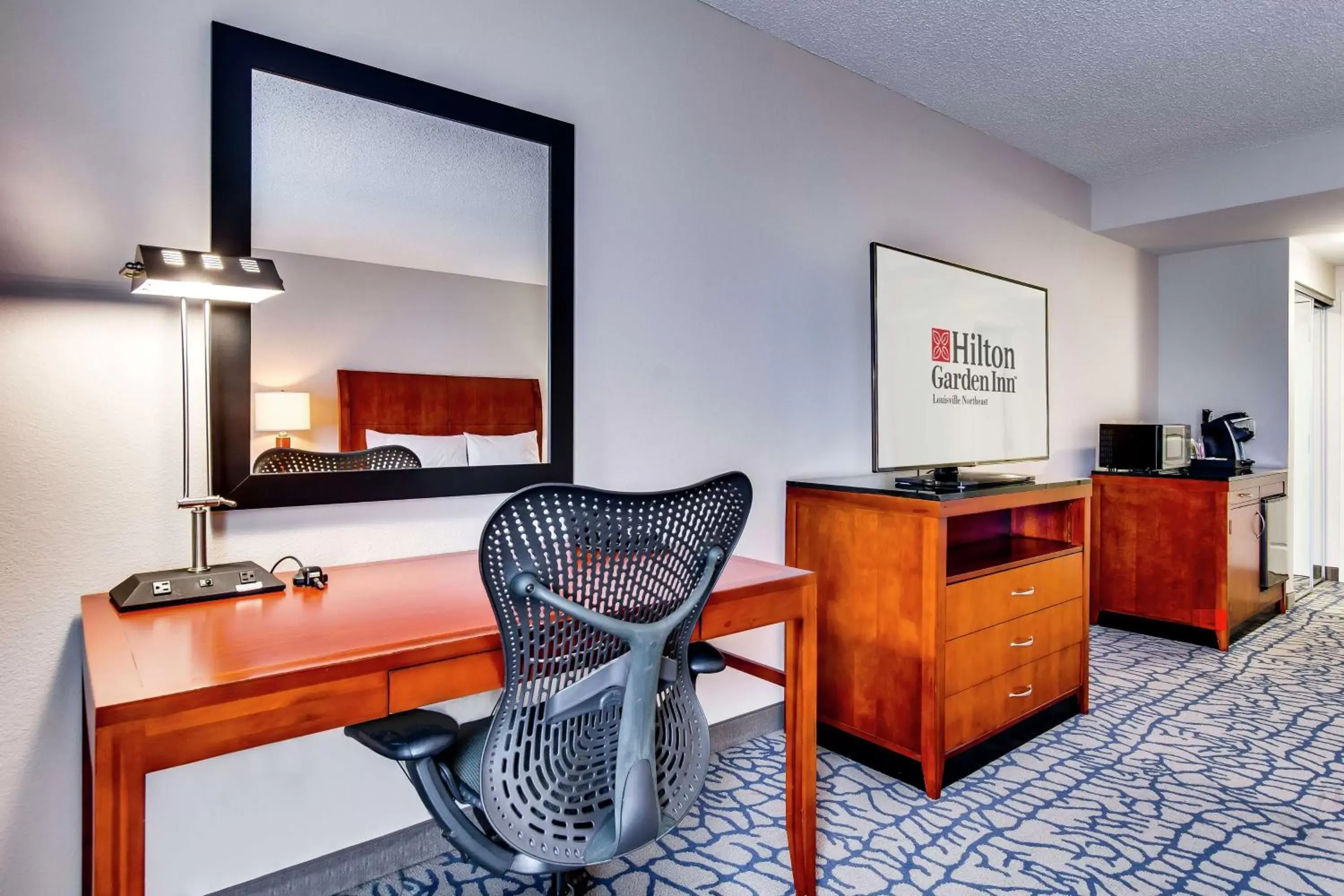 Bedroom in Hilton Garden Inn Louisville-Northeast