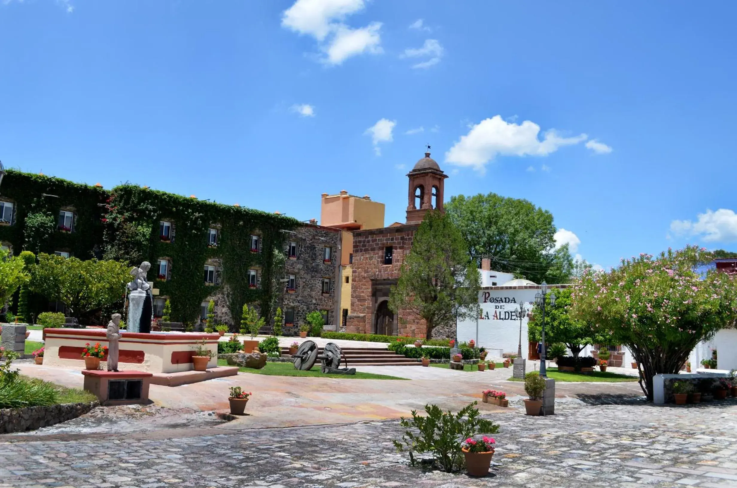 Facade/entrance, Property Building in Posada de la Aldea