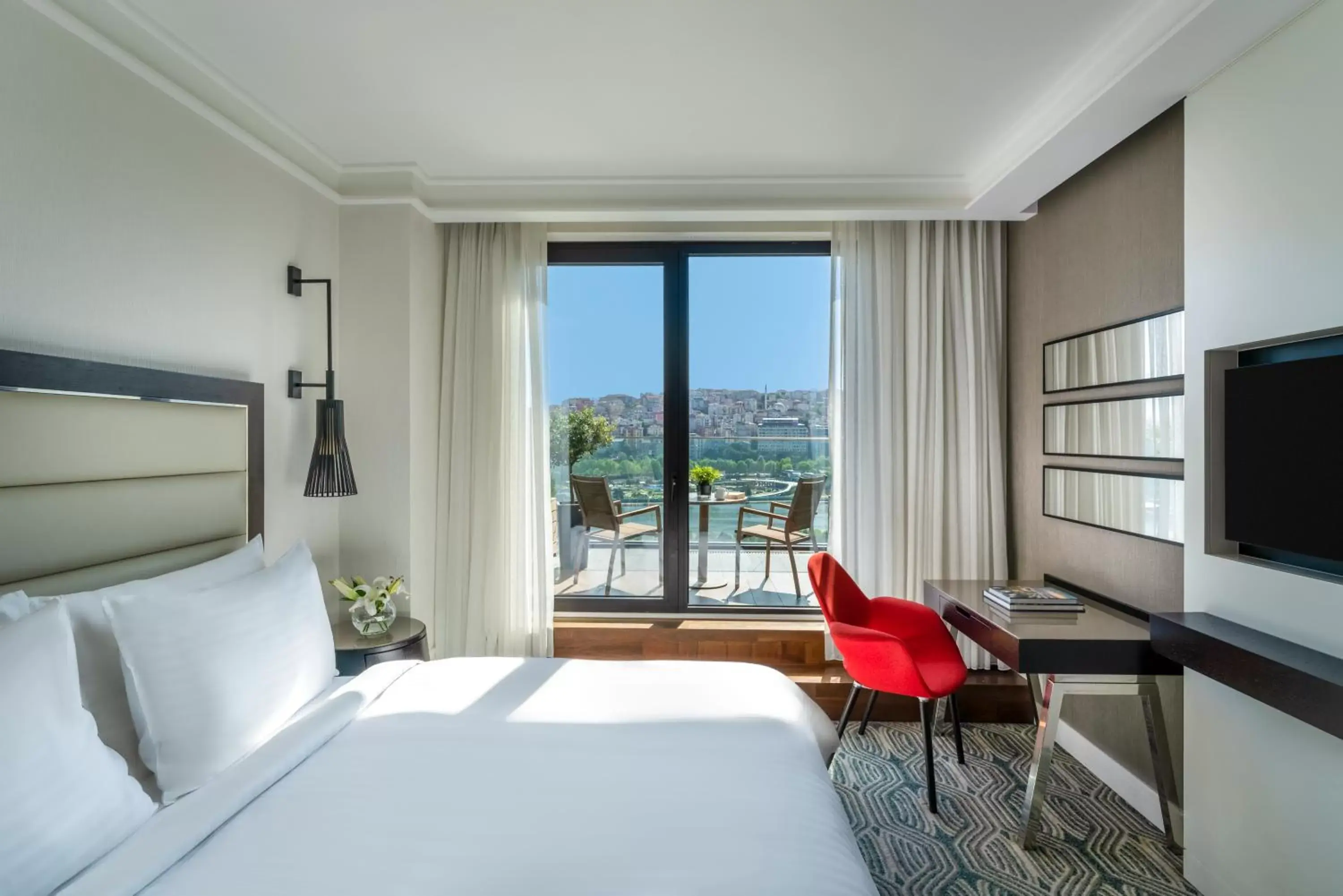 Bed in Mövenpick Istanbul Hotel Golden Horn