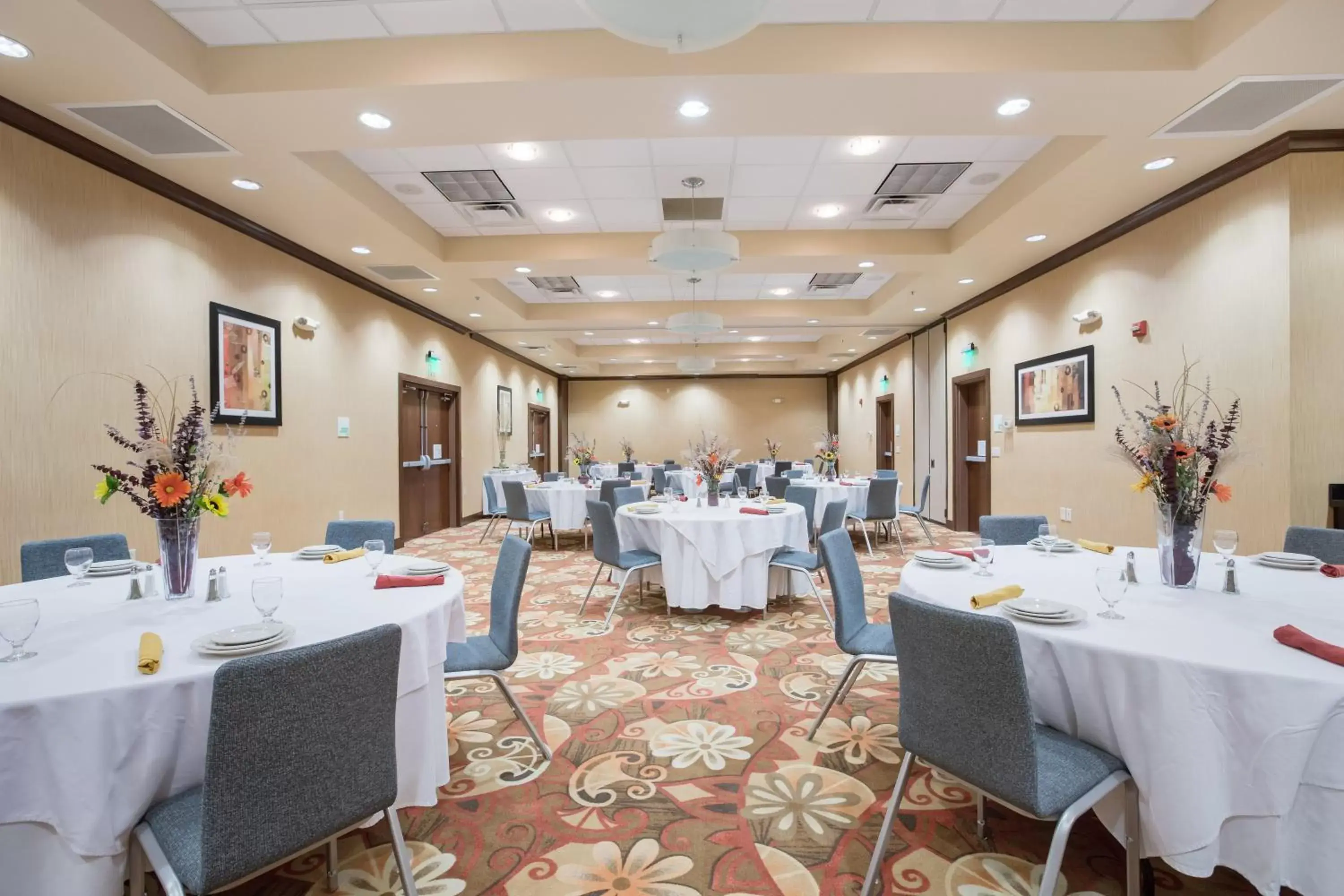 Banquet/Function facilities, Restaurant/Places to Eat in Holiday Inn Jackson NW - Airport Road, an IHG Hotel