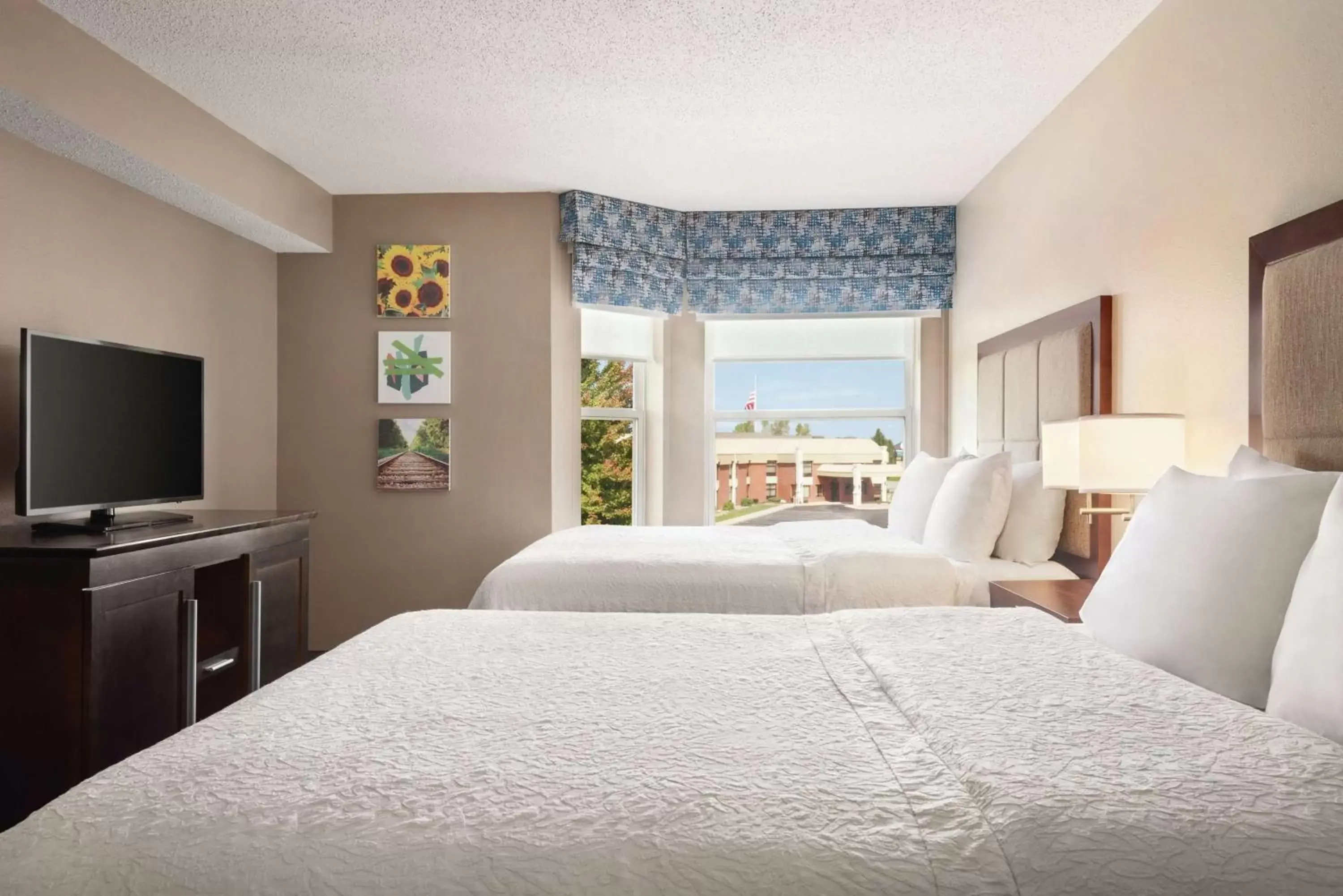 Bedroom, Bed in Hampton Inn & Suites Fort Wayne-North