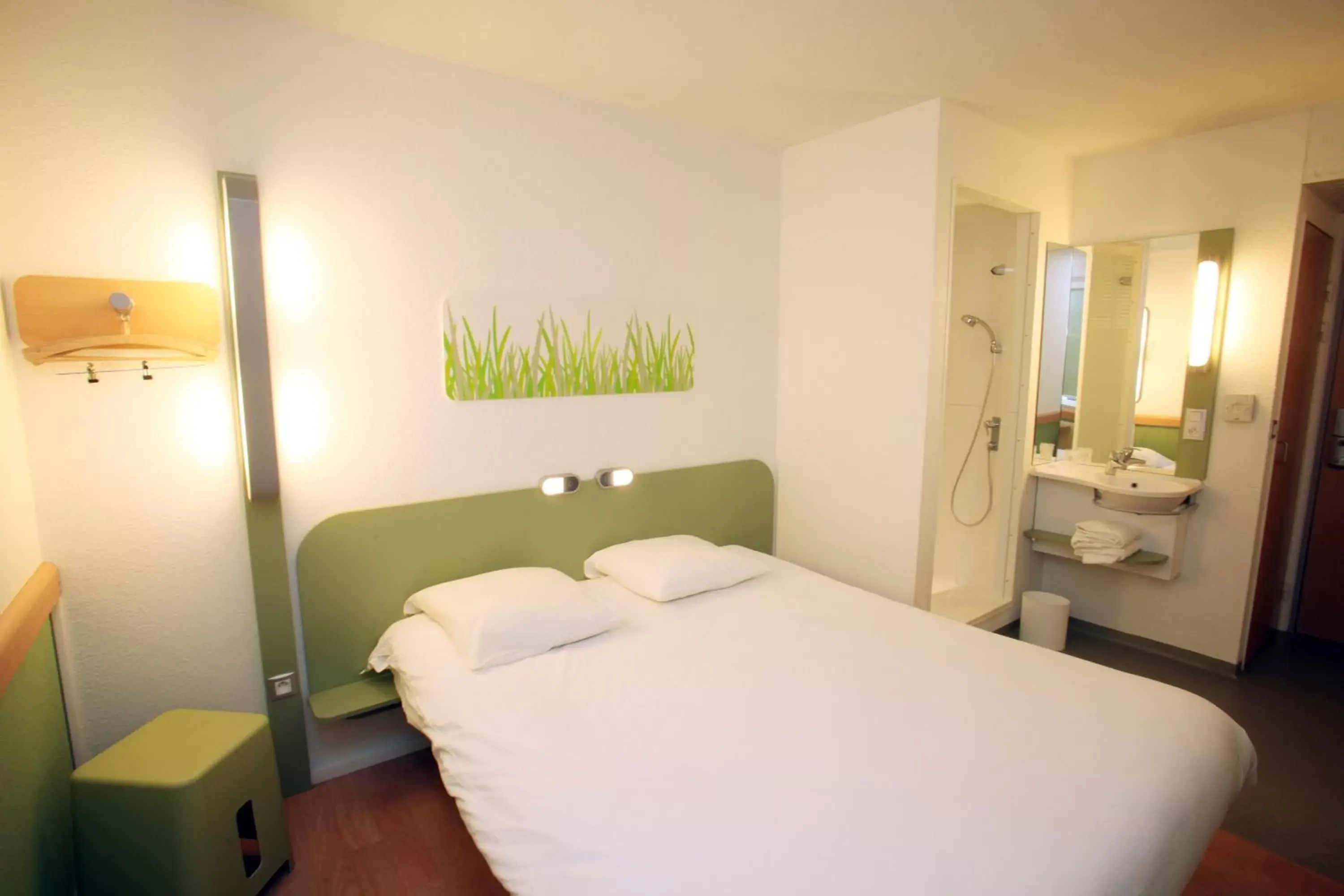 Photo of the whole room, Bed in Ibis Budget Nantes Reze Aeroport