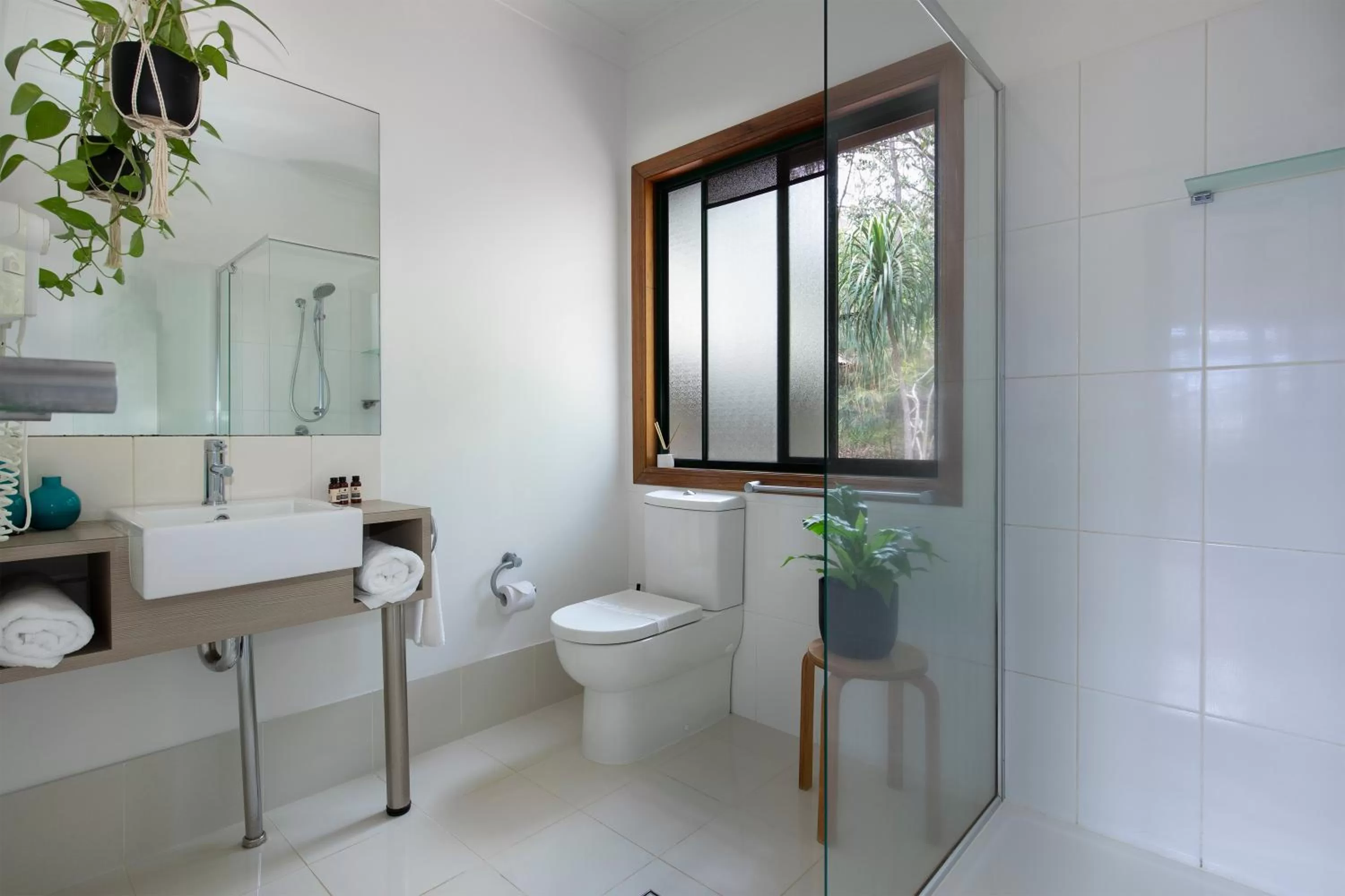 Bathroom in Eumarella Shores Noosa Lake Retreat