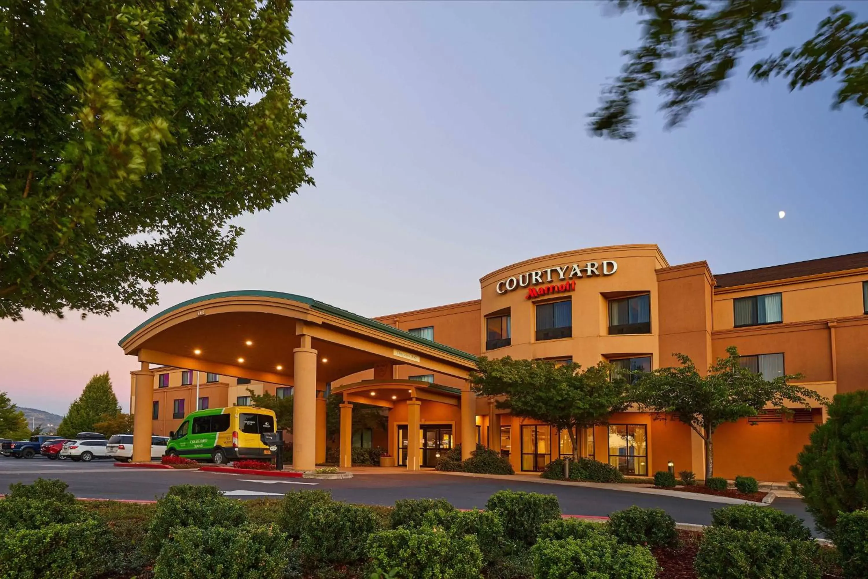 Property Building in Courtyard Medford Airport