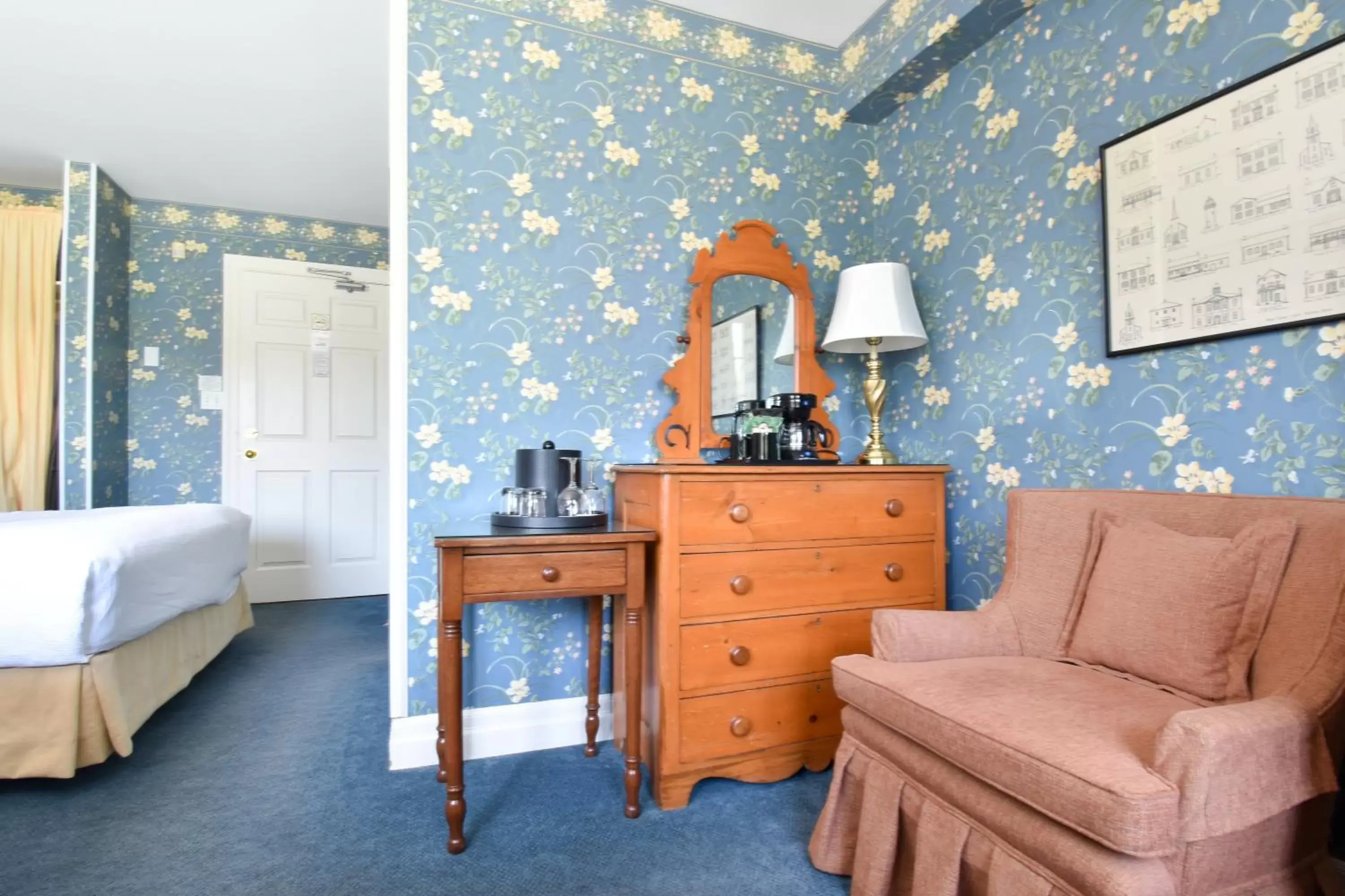 Seating area, Bed in The Waring House