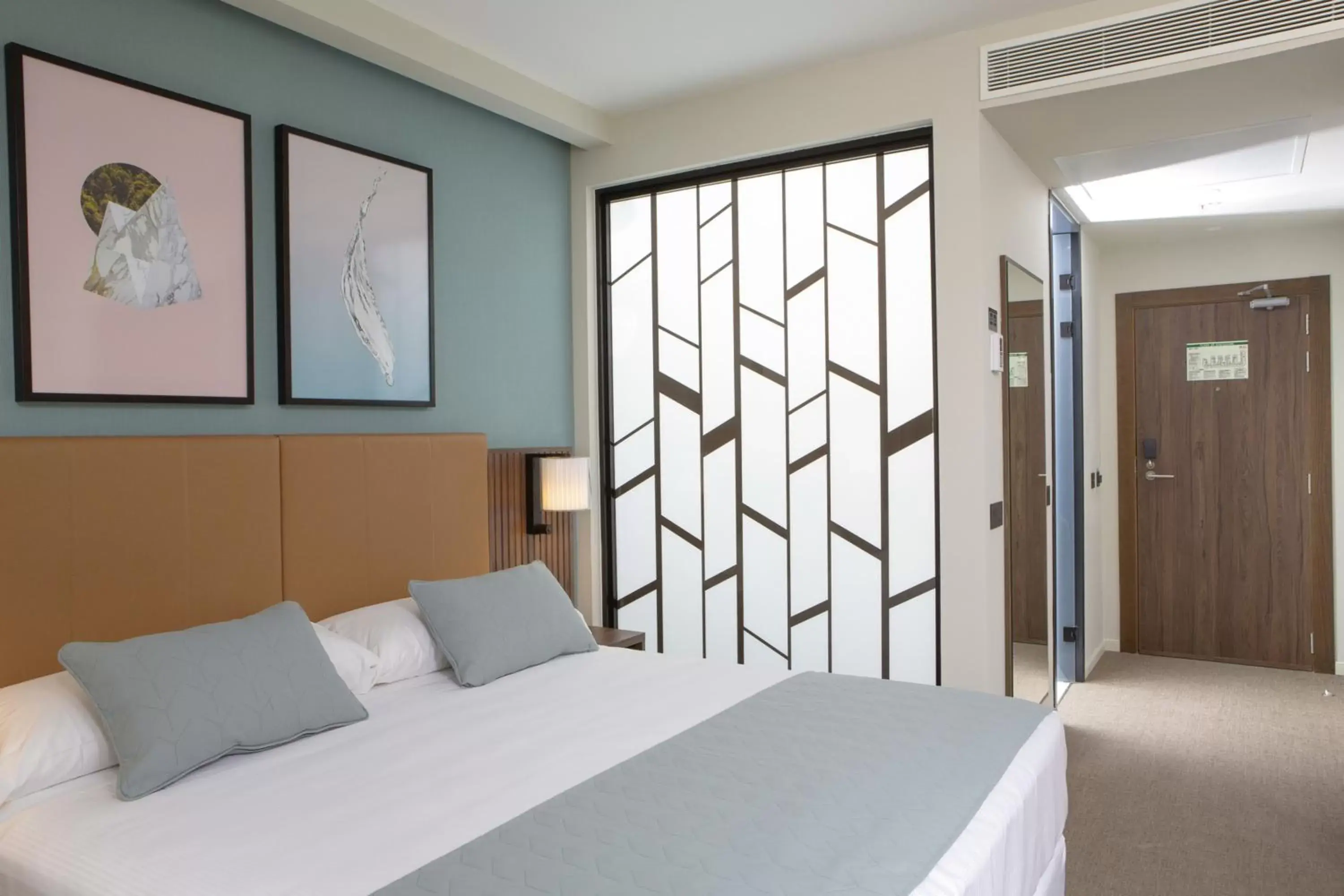 Deluxe Superior King Room in Riu Plaza España Deluxe Superior King Room in Riu Plaza España