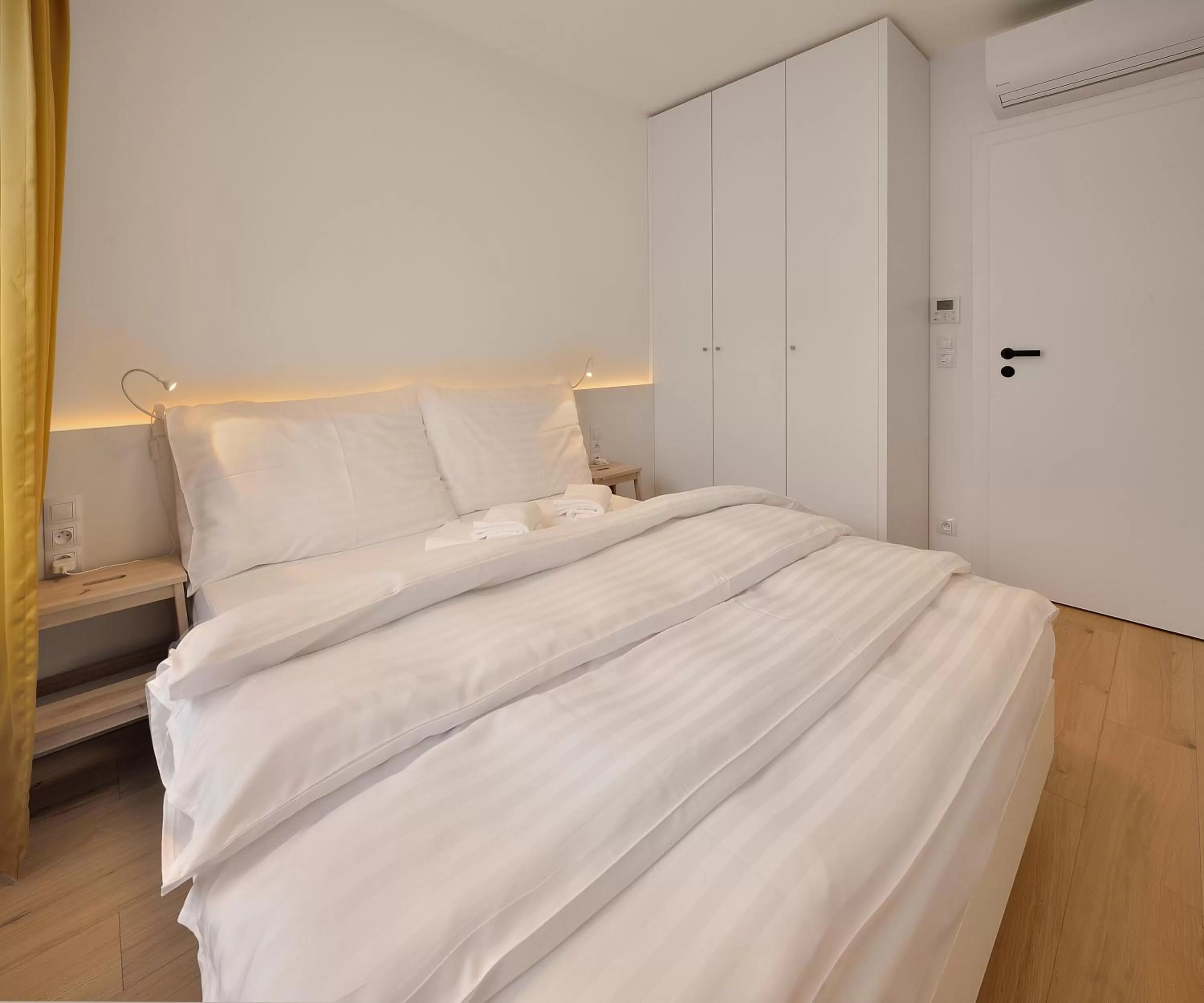 Bedroom, Bed in Smart & Green Living by Ambiente