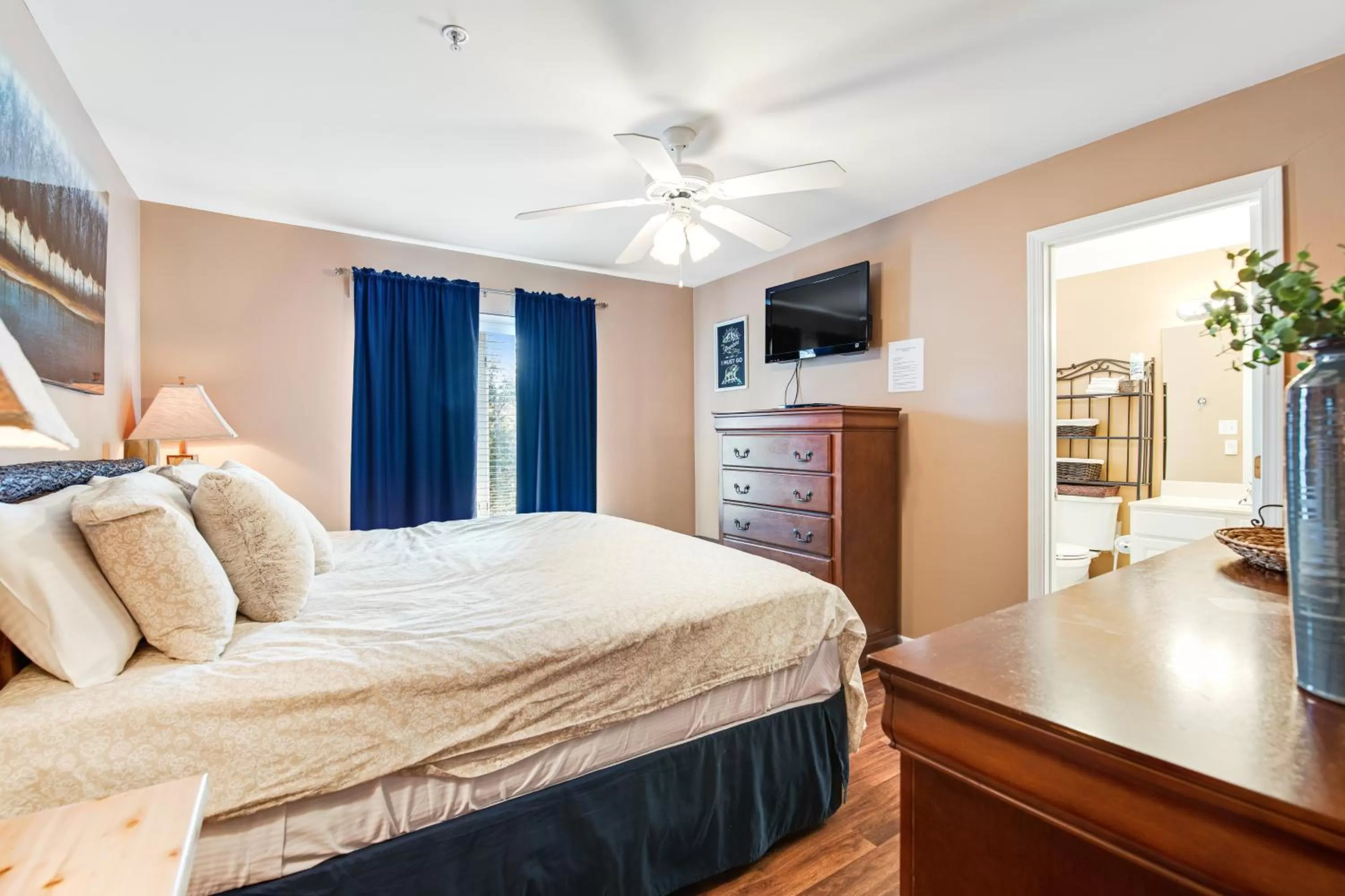 Bed in Jan's Riverside Retreat