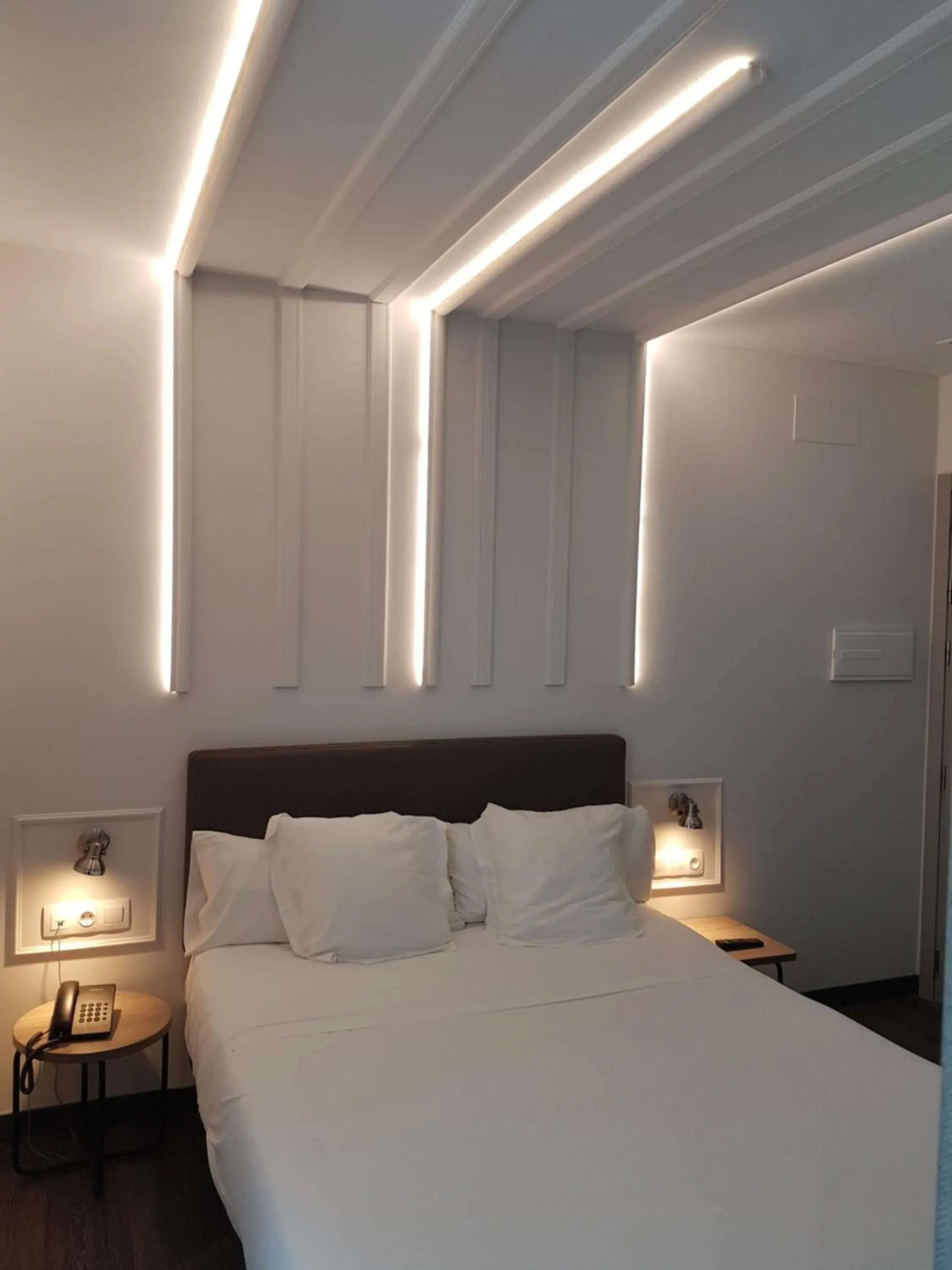 Bedroom, Bed in Hotel Lux Santiago