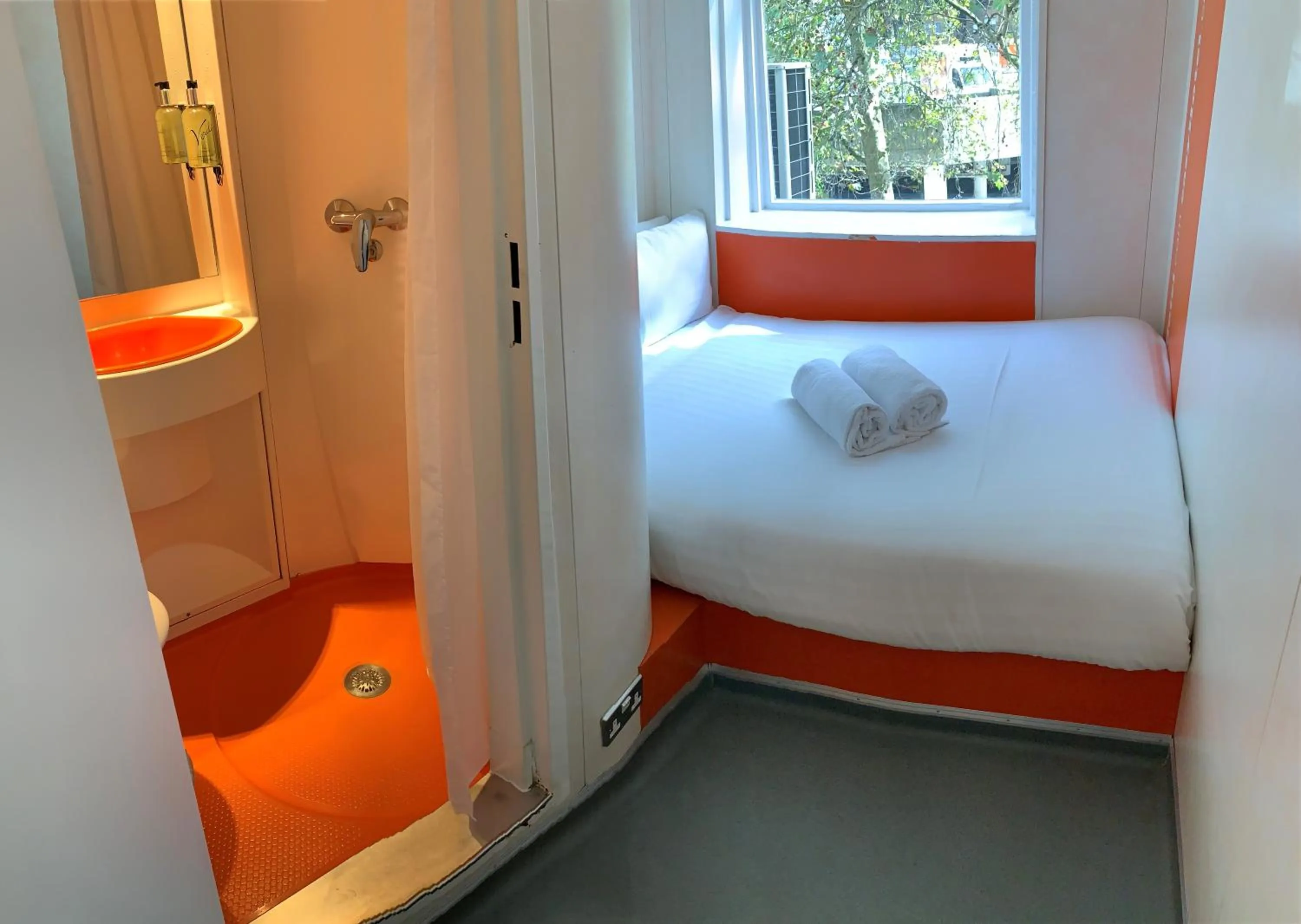 Bed in easyHotel South Kensington