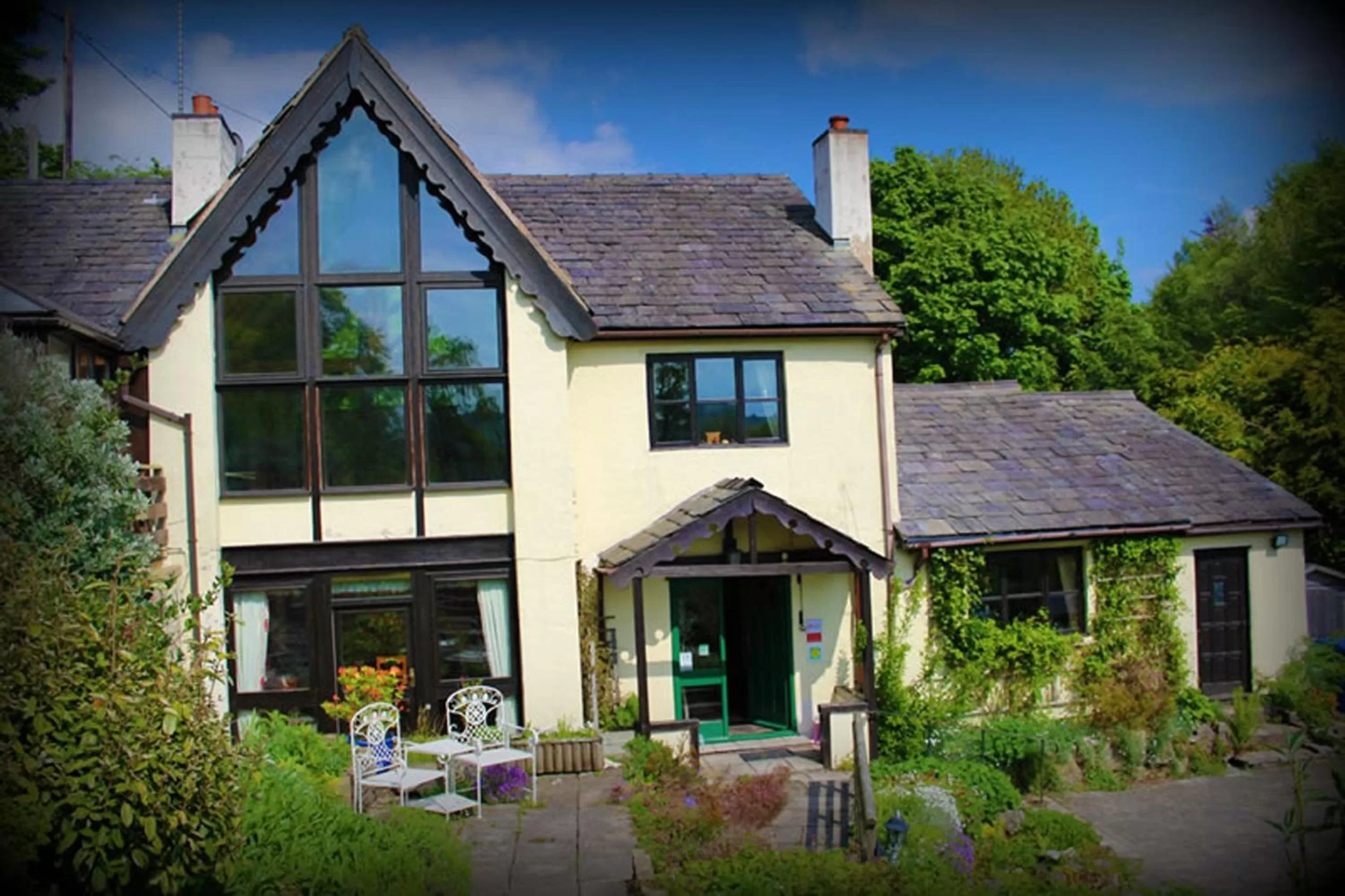 Facade/entrance, Property Building in Hafan Deg