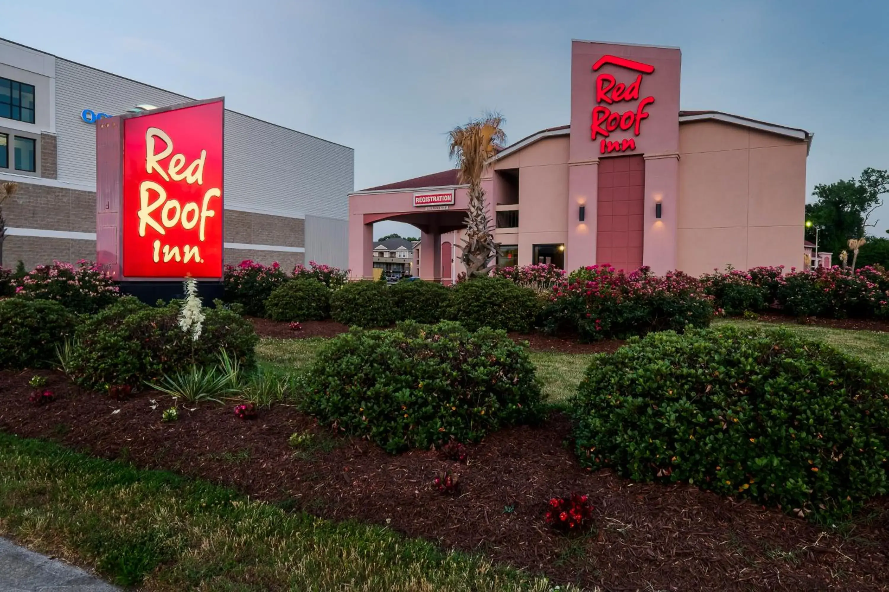 Property building, Property Logo/Sign in Red Roof Inn Virginia Beach-Norfolk Airport