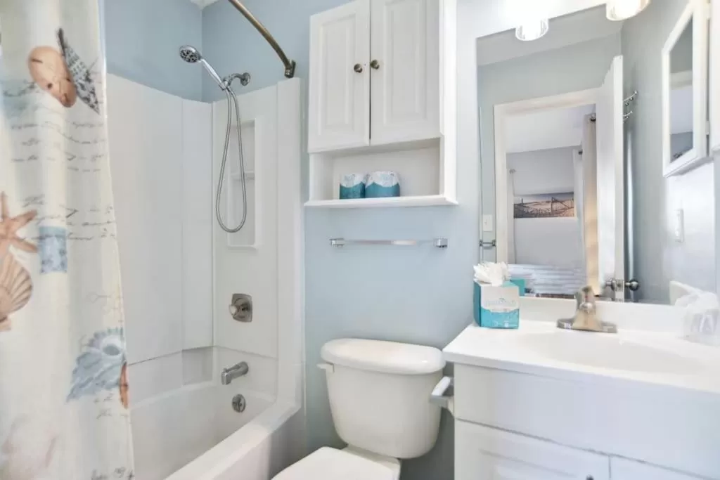 5 stars Peaceful Condo - 7 min walk to the beach