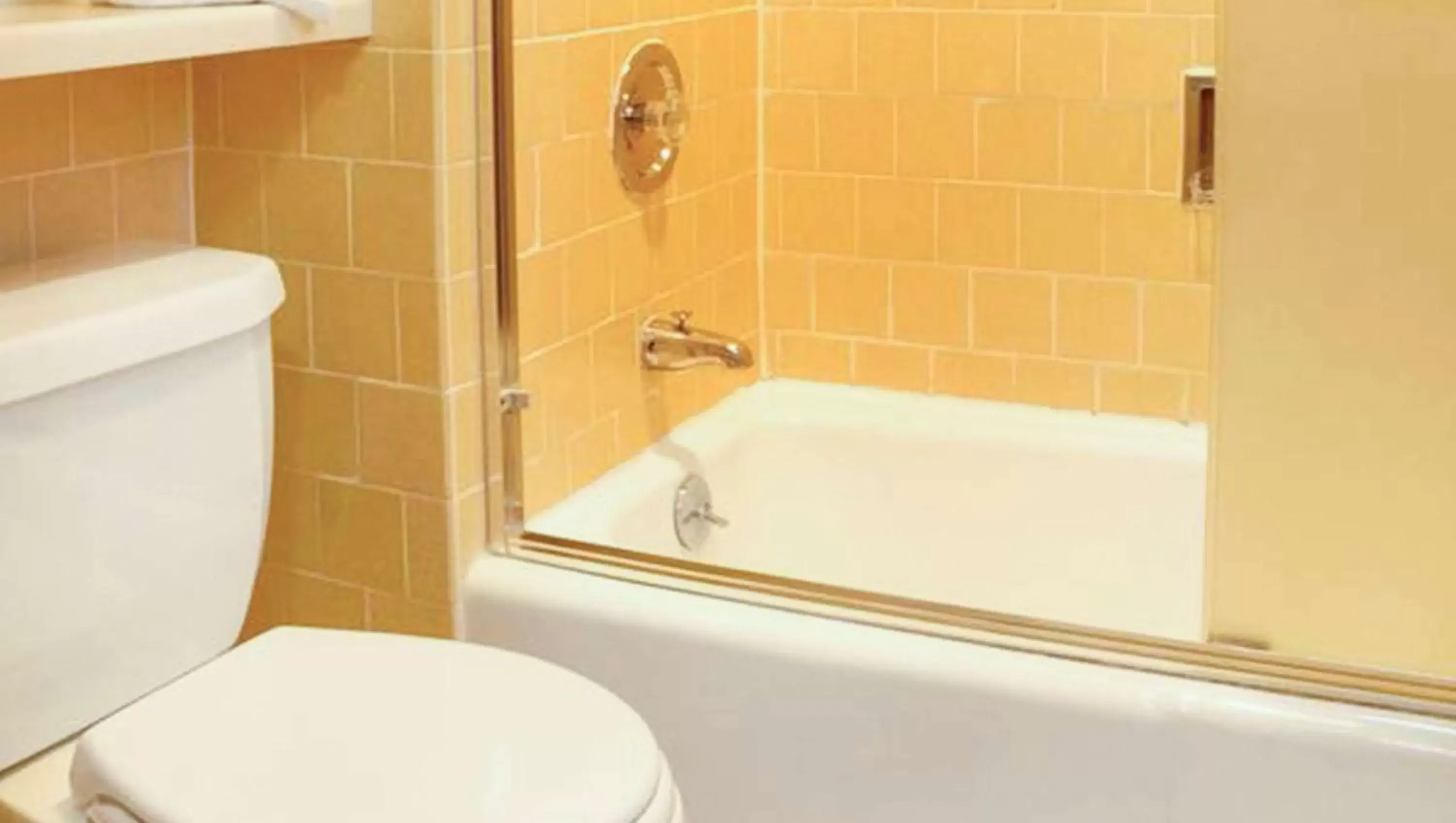 Bathroom in Ruby Inn Bridgeport Bathroom in Ruby Inn Bridgeport