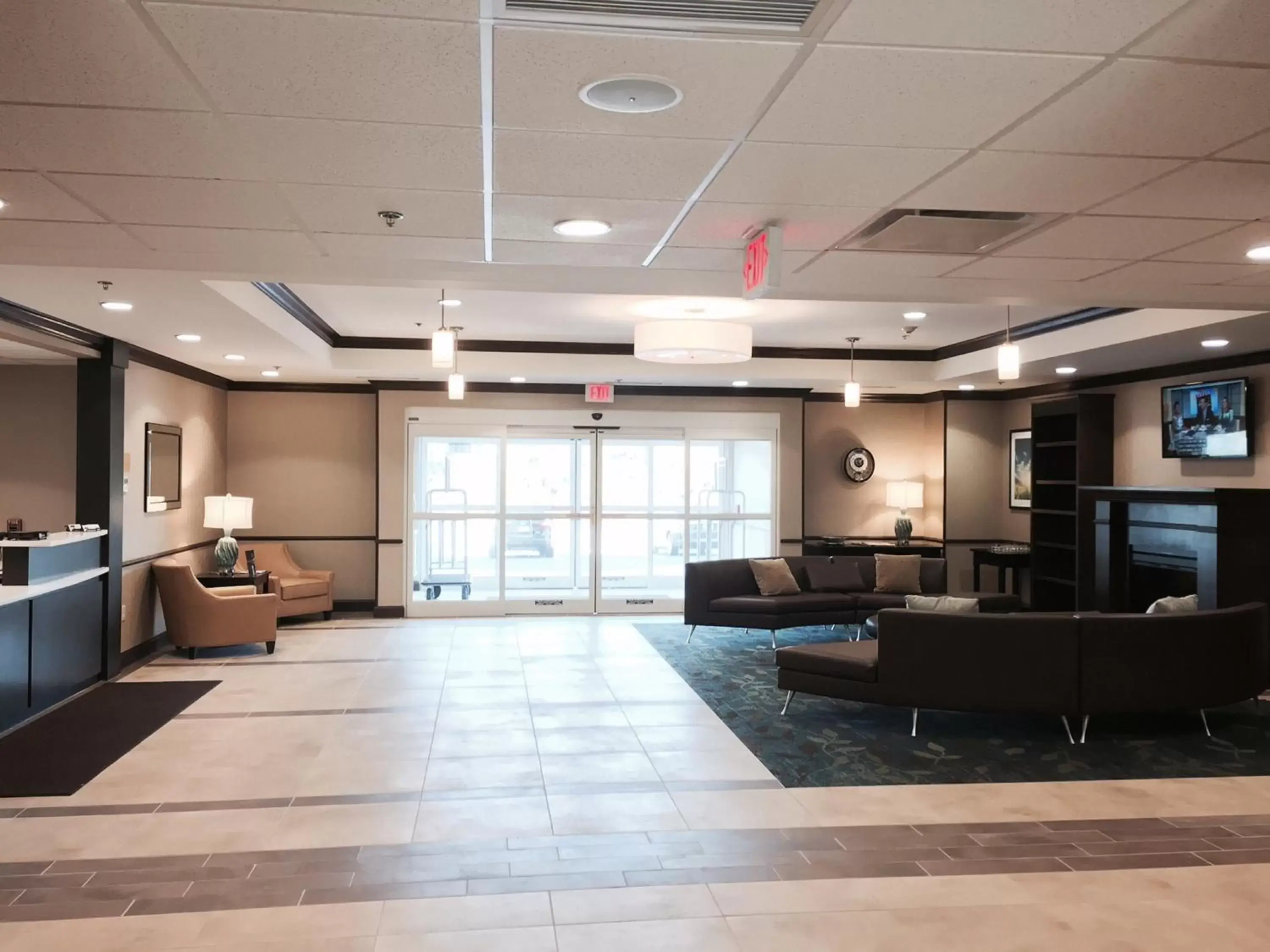 Lobby or reception in Candlewood Suites Youngstown W - I-80 Niles Area, an IHG Hotel