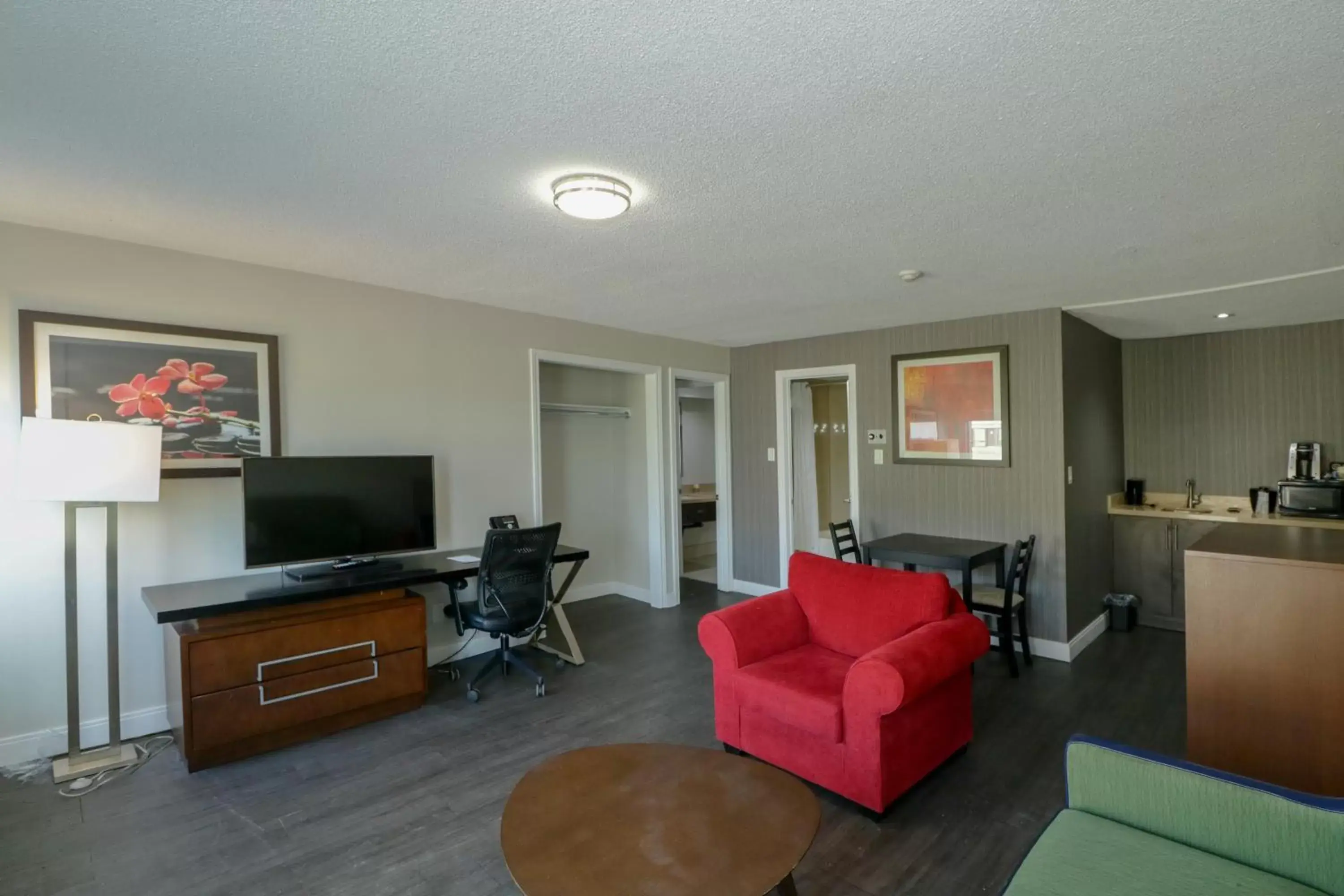 Seating Area in Ramada by Wyndham Jacksons Point