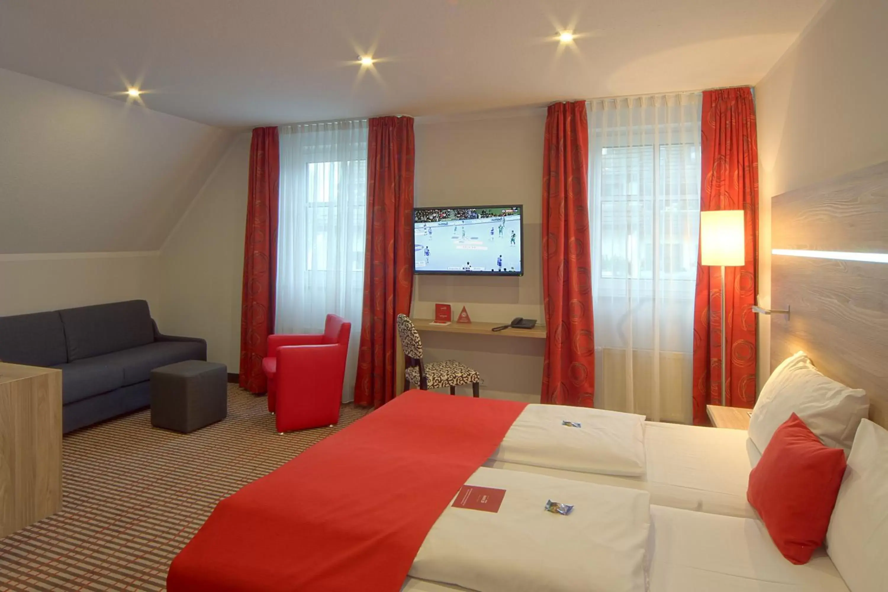 Photo of the whole room, Bed in das seidl - Hotel & Tagung - München West