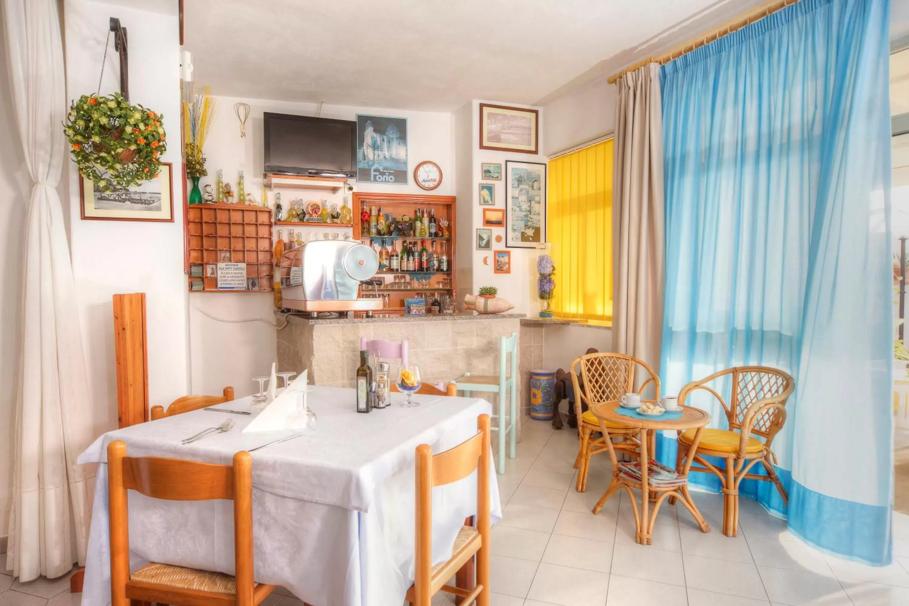 Restaurant/Places to Eat in Hotel Villa Mena