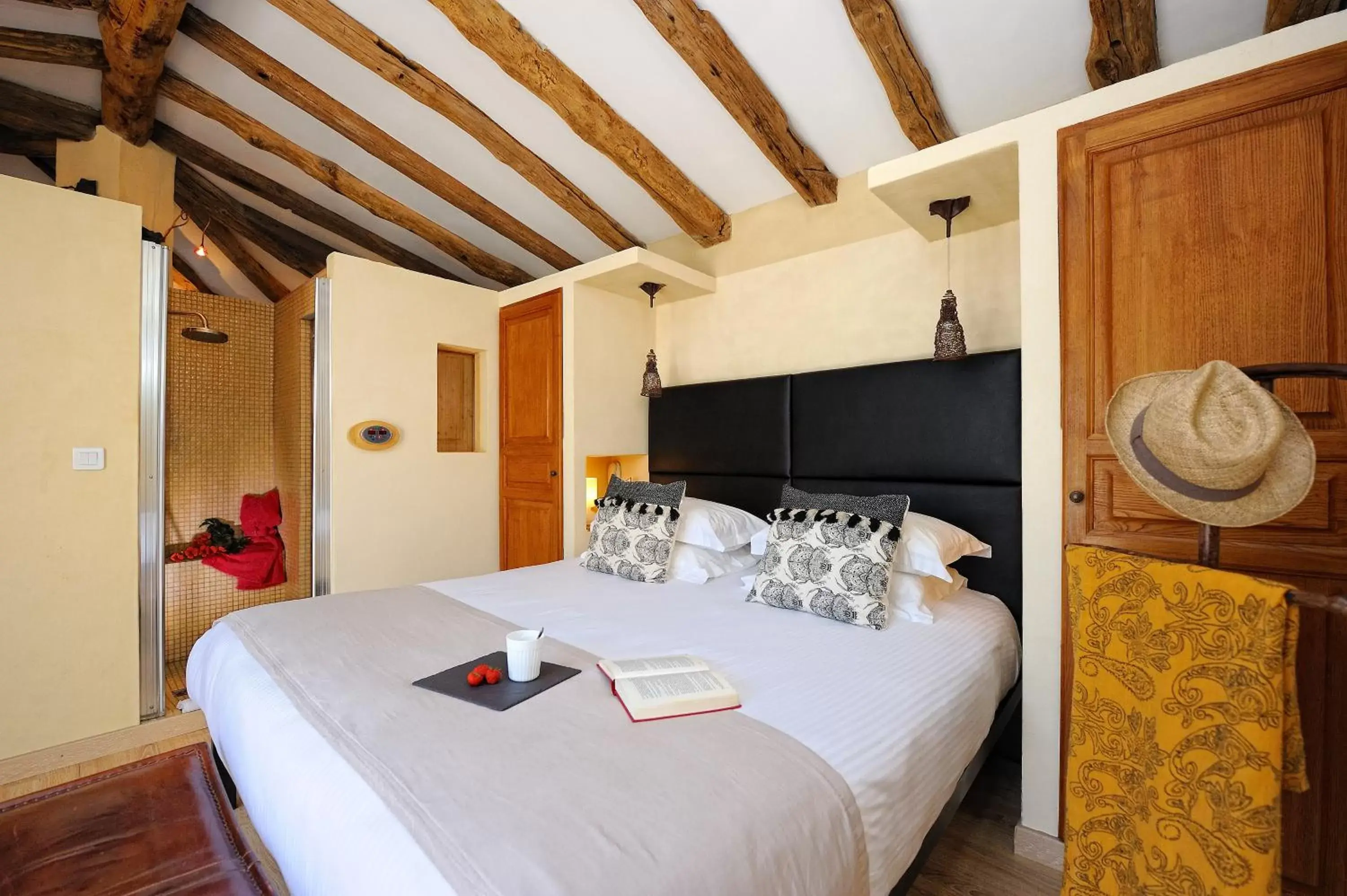 Photo of the whole room, Bed in Lodge de Charme A Cheda