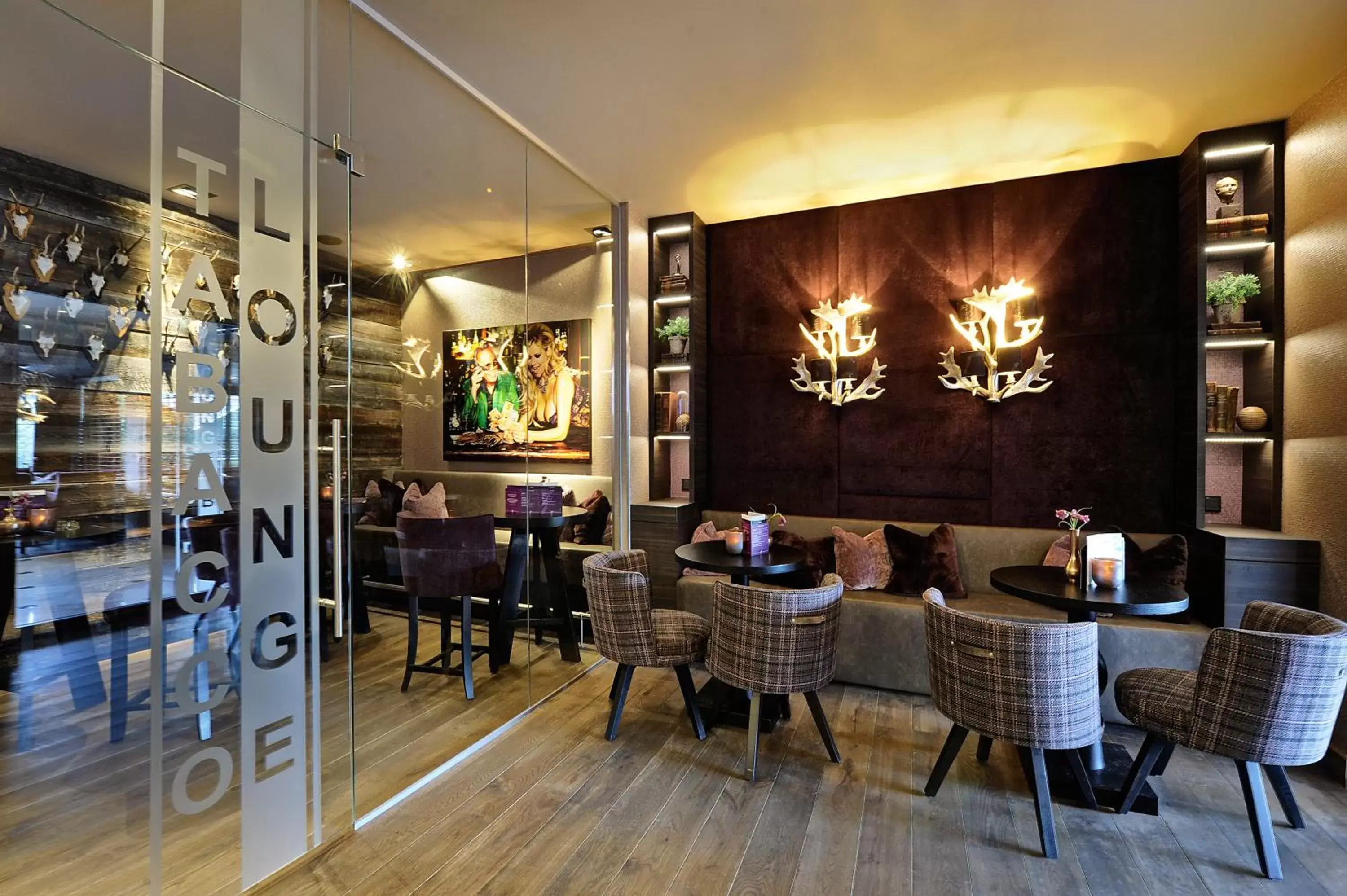 Lounge or bar, Restaurant/Places to Eat in Van der Valk Hotel Gilze-Tilburg