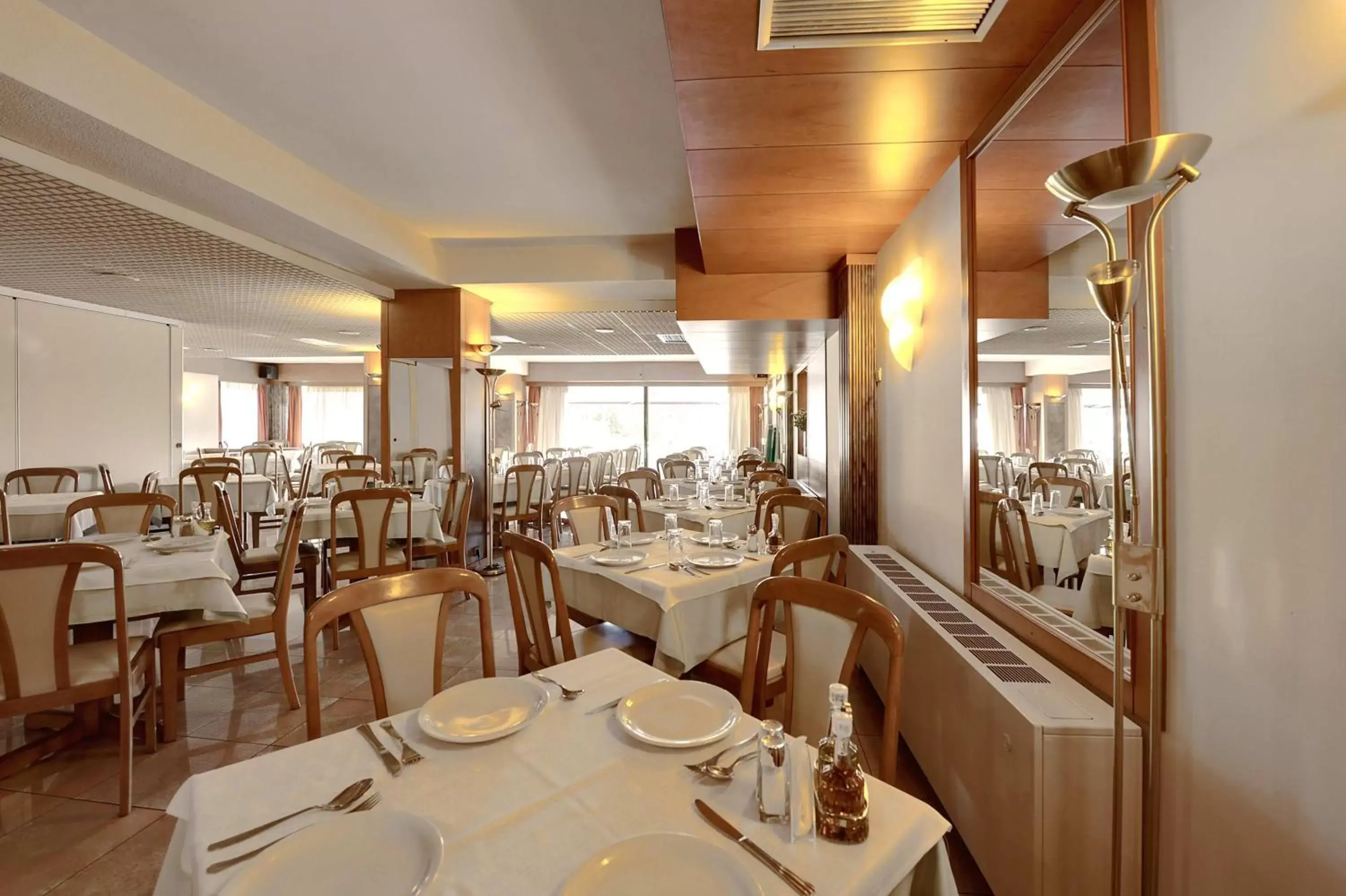 Restaurant/Places to Eat in Esperia Hotel
