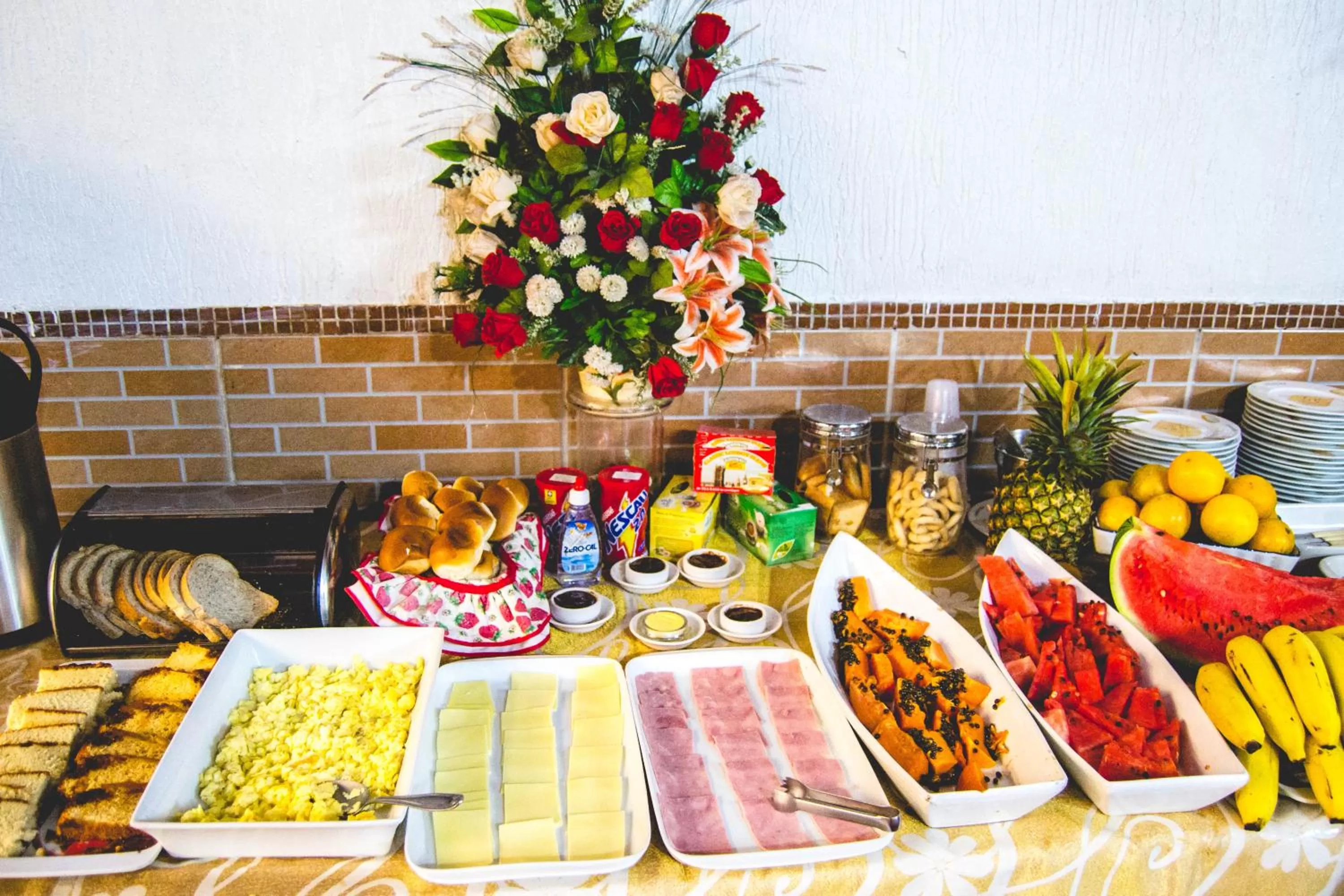 Buffet breakfast in Hotel & Restaurante Guarania