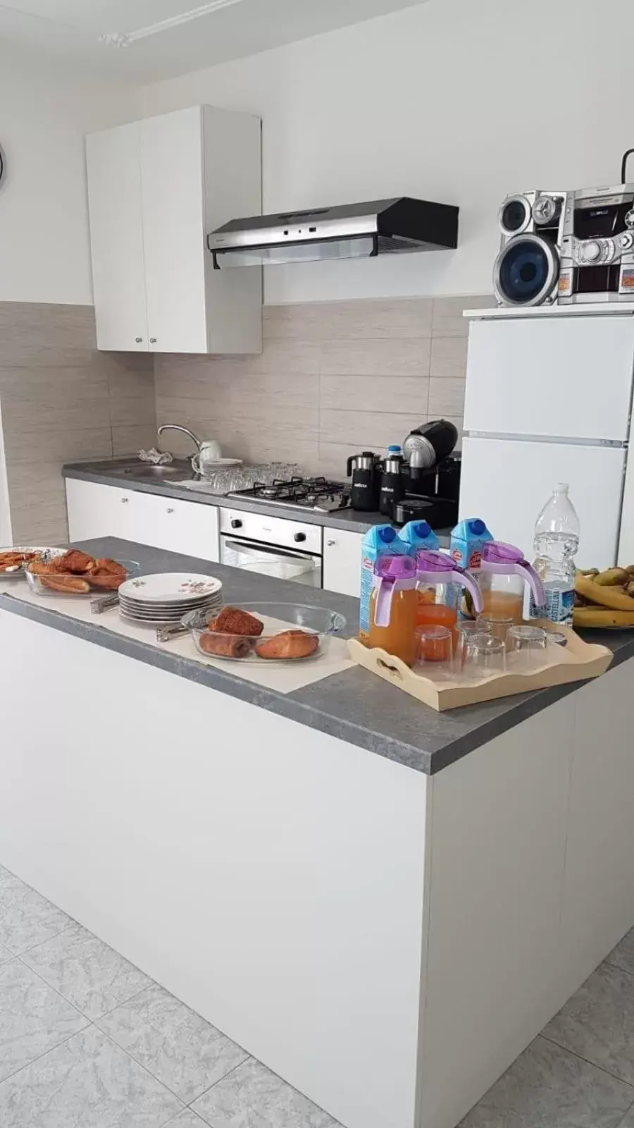 Breakfast, Kitchen/Kitchenette in Gioema