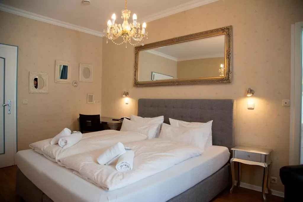 Bed in Hotel Zum Goldenen Stern