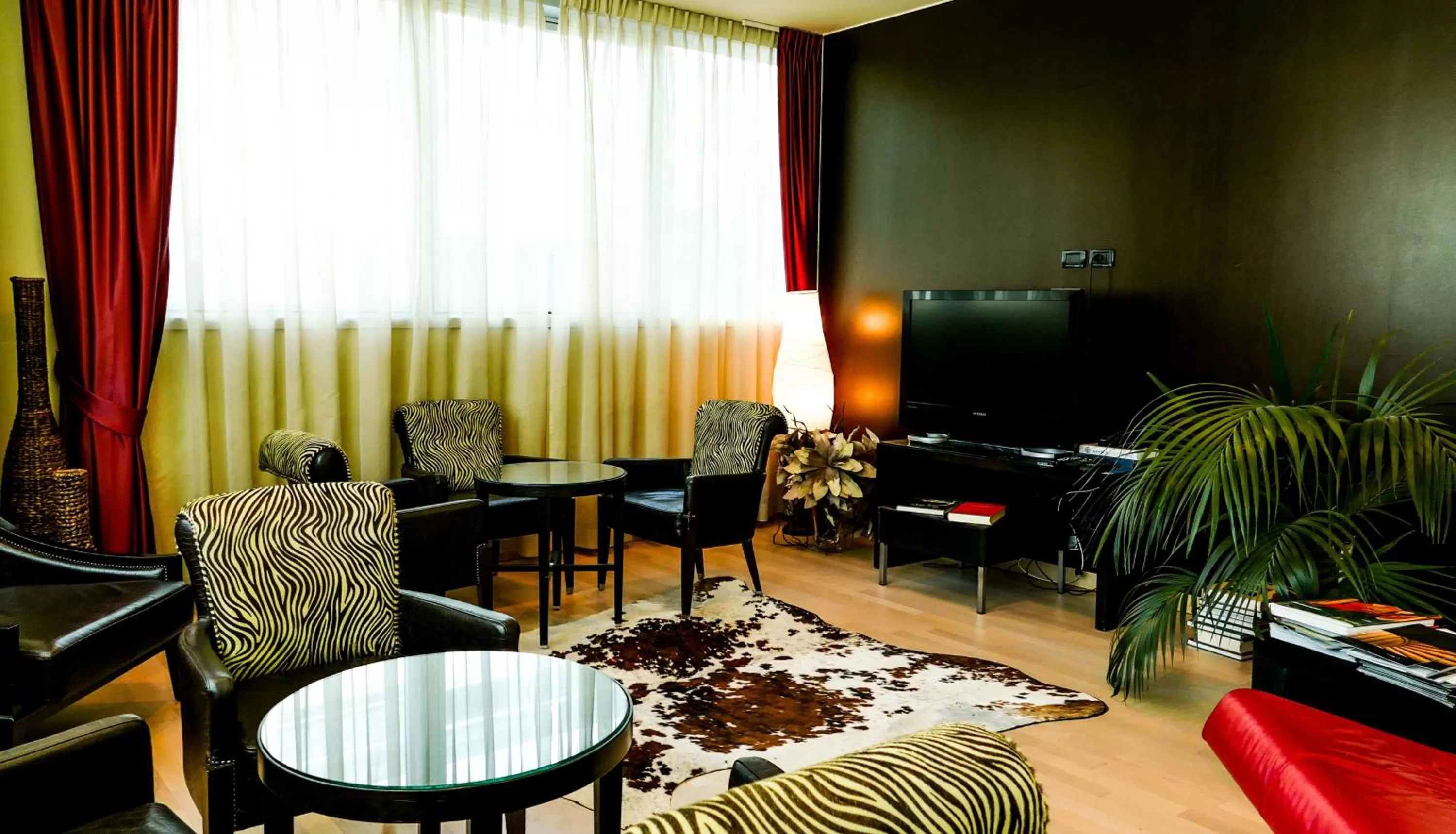 Communal lounge/ TV room in Hotel Kristal 3 Stelle Superior