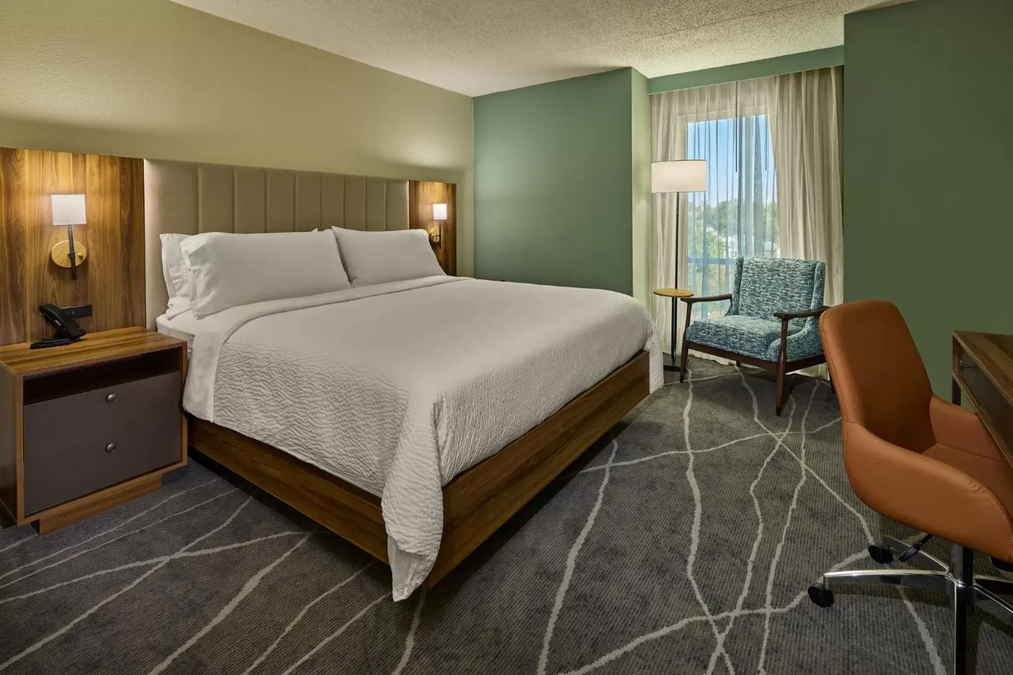 Photo of the whole room, Bed in Holiday Inn Express & Suites Charleston DWTN -Westedge, an IHG Hotel