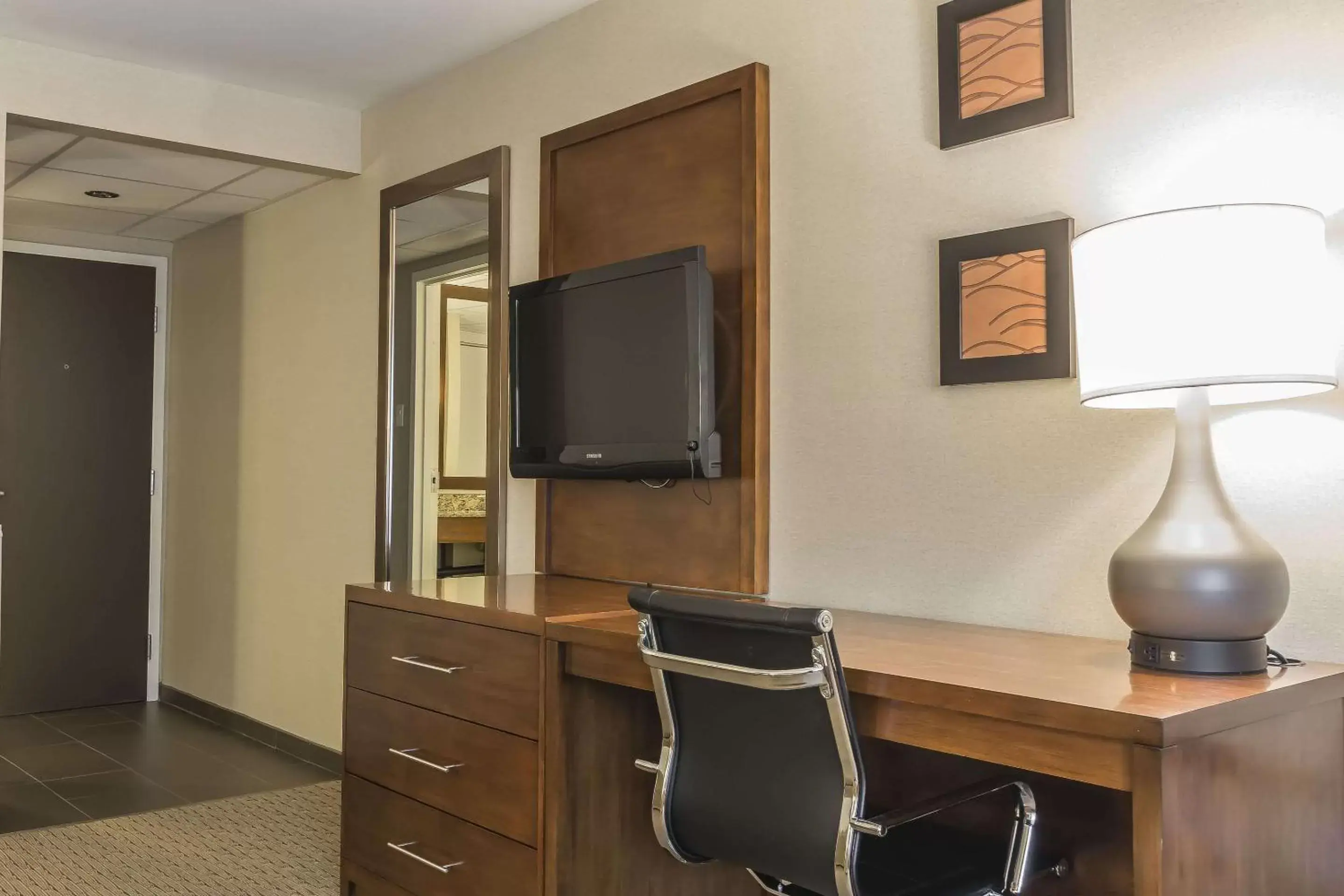 Photo of the whole room, TV/Entertainment Center in Comfort Inn St-Georges