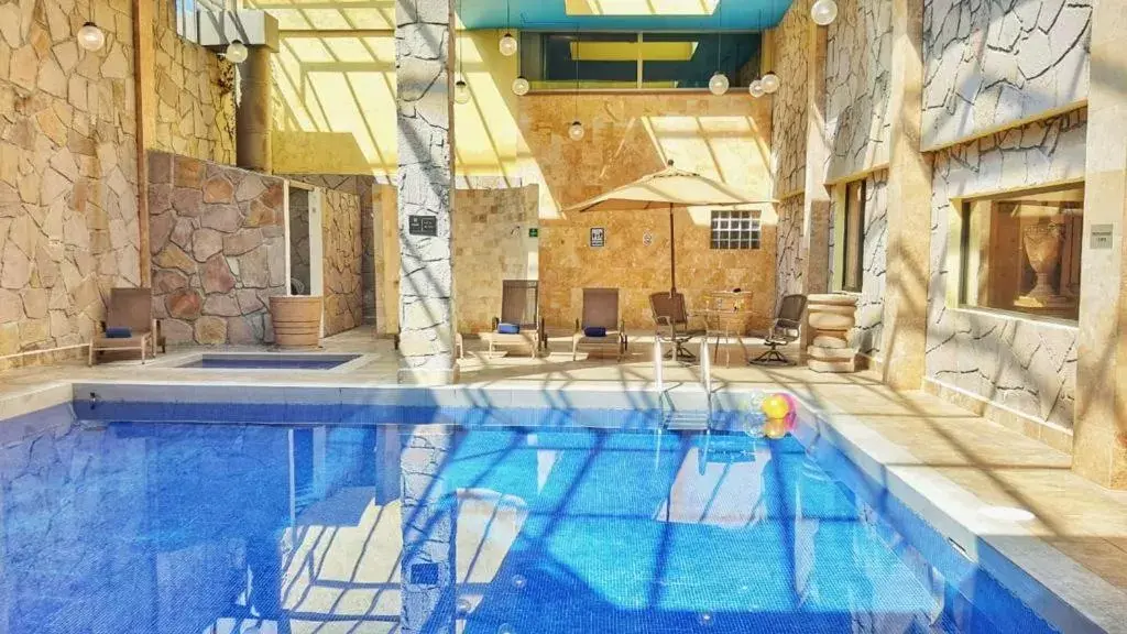 Swimming Pool in Quinta del Rey Hotel