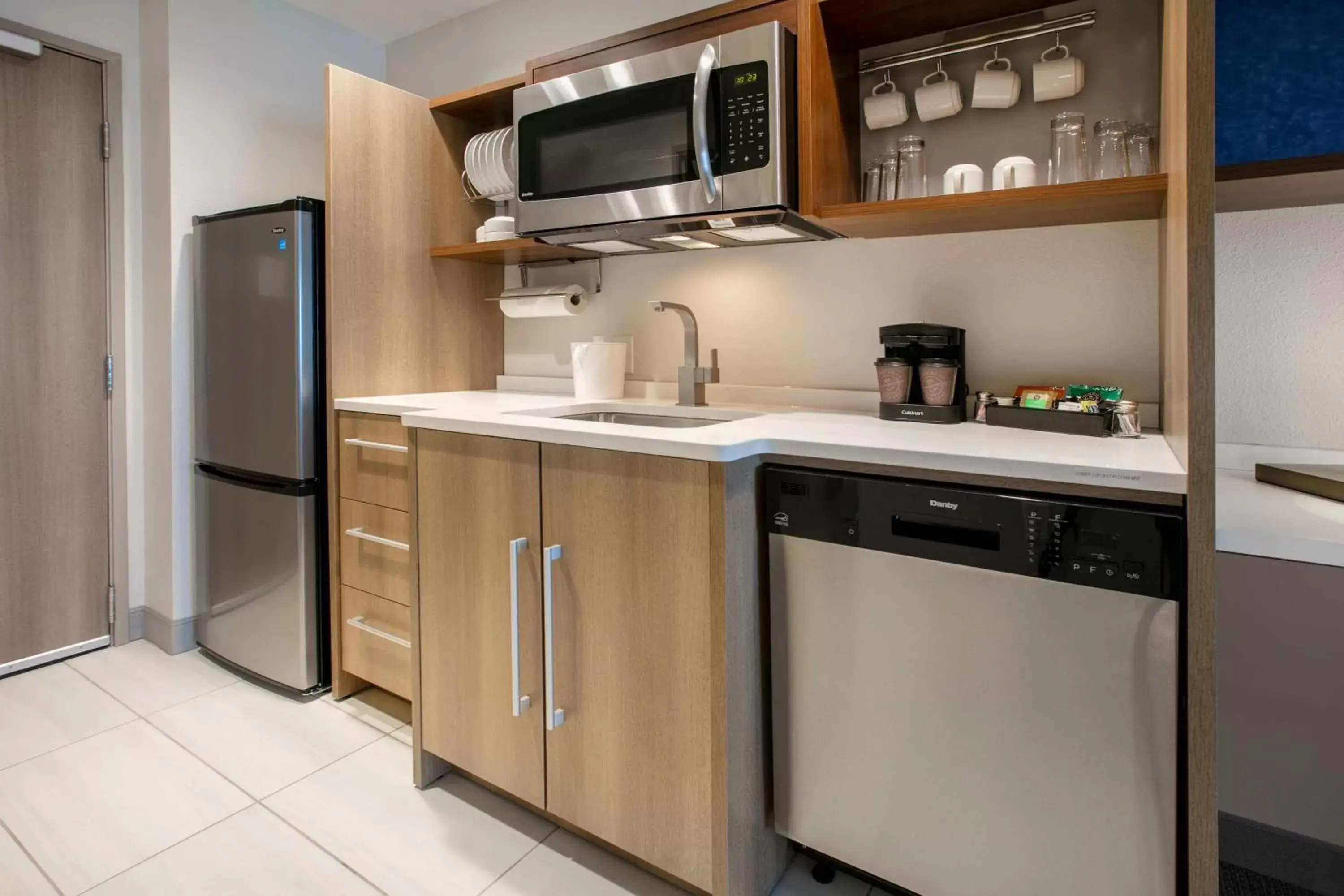 Kitchen or kitchenette, Kitchen/Kitchenette in Home2 Suites By Hilton Euless Dfw West, Tx
