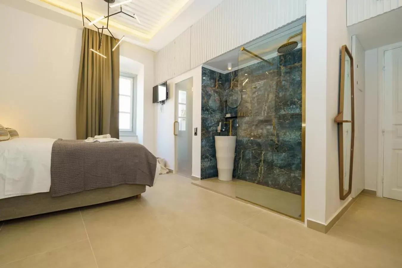 Shower in La Vie Hydra Luxury Suites