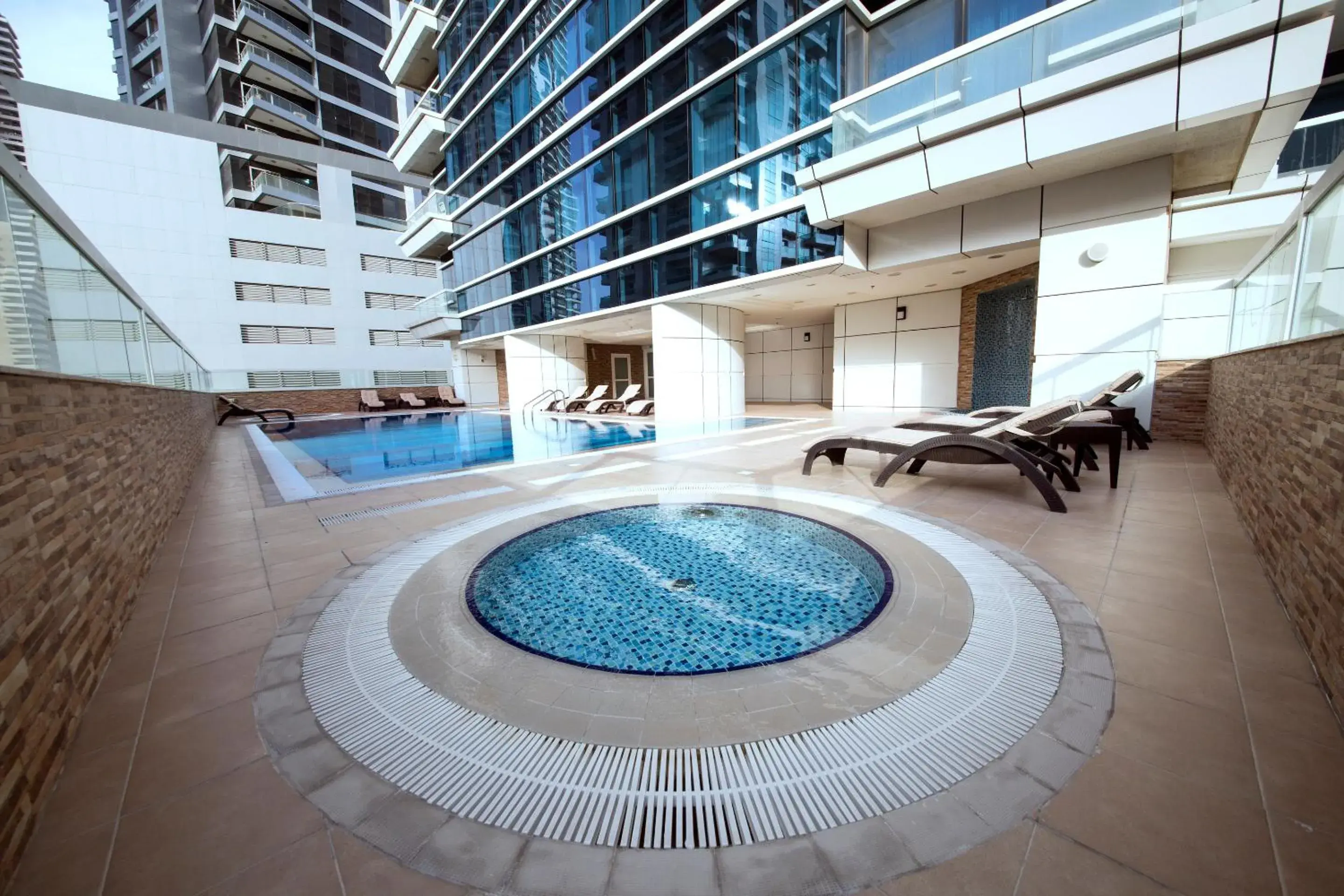 Hot Tub, Swimming Pool in Barceló Residences Dubai Marina