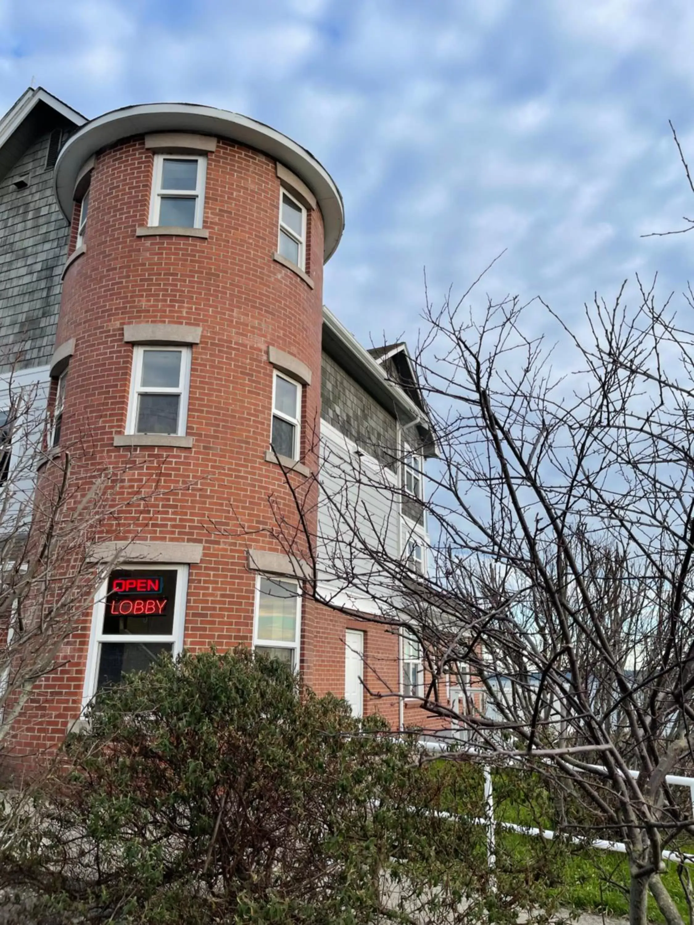 Property building in Tides Inn & Suites Property building in Tides Inn & Suites