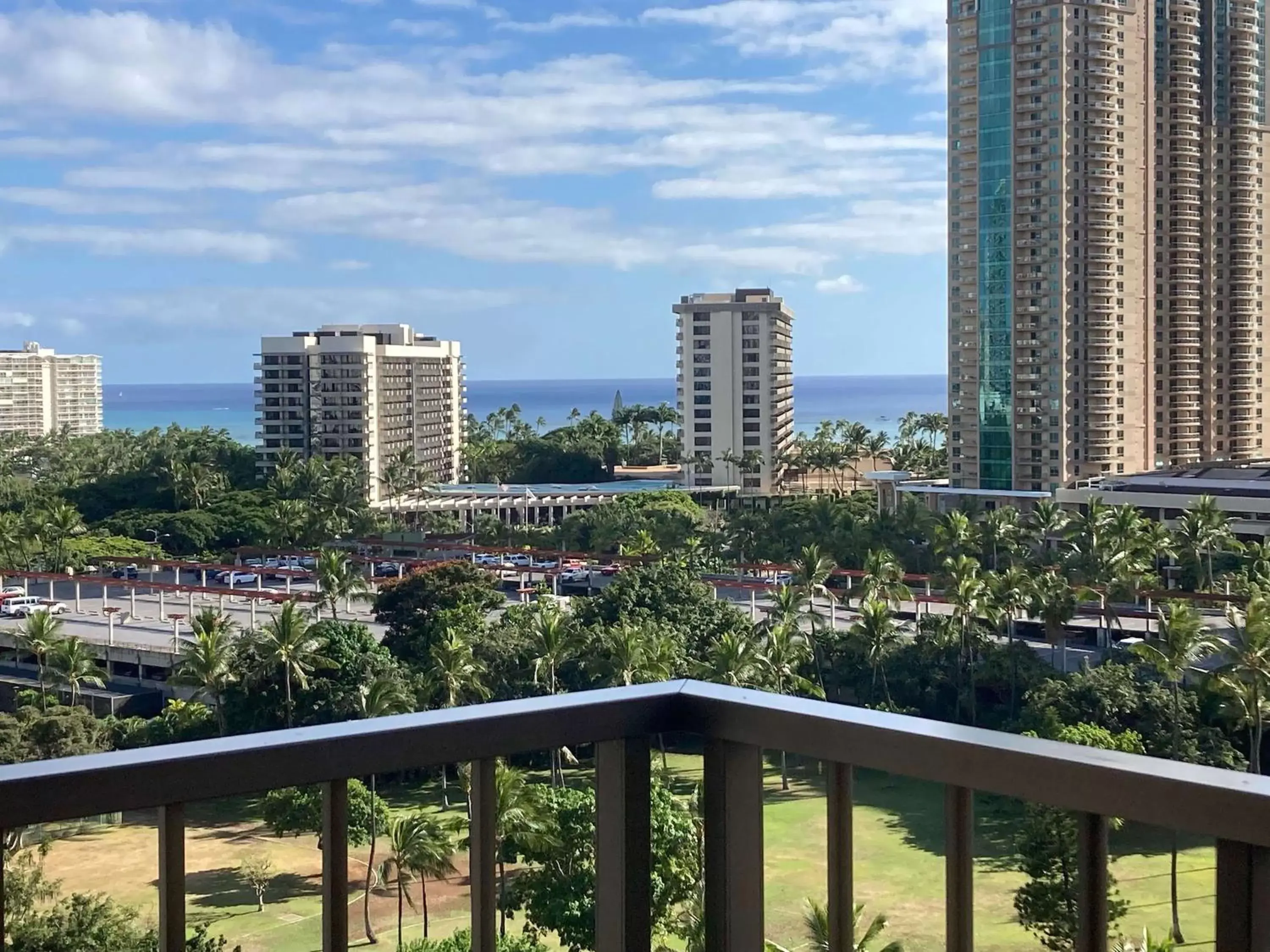 King Room with Partial Ocean View in DoubleTree by Hilton Alana - Waikiki Beach