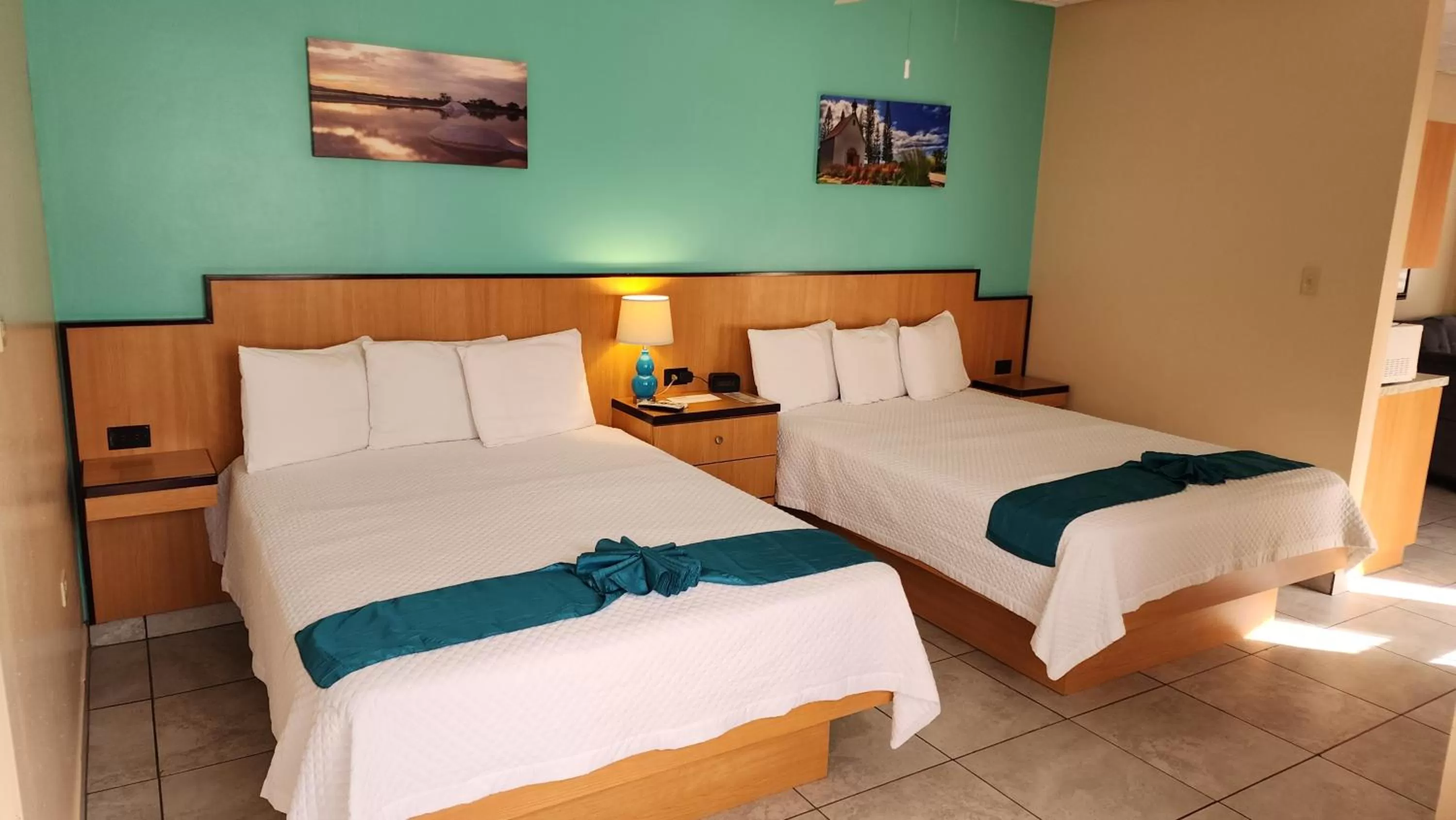 Bedroom, Bed in Combate Beach Resort