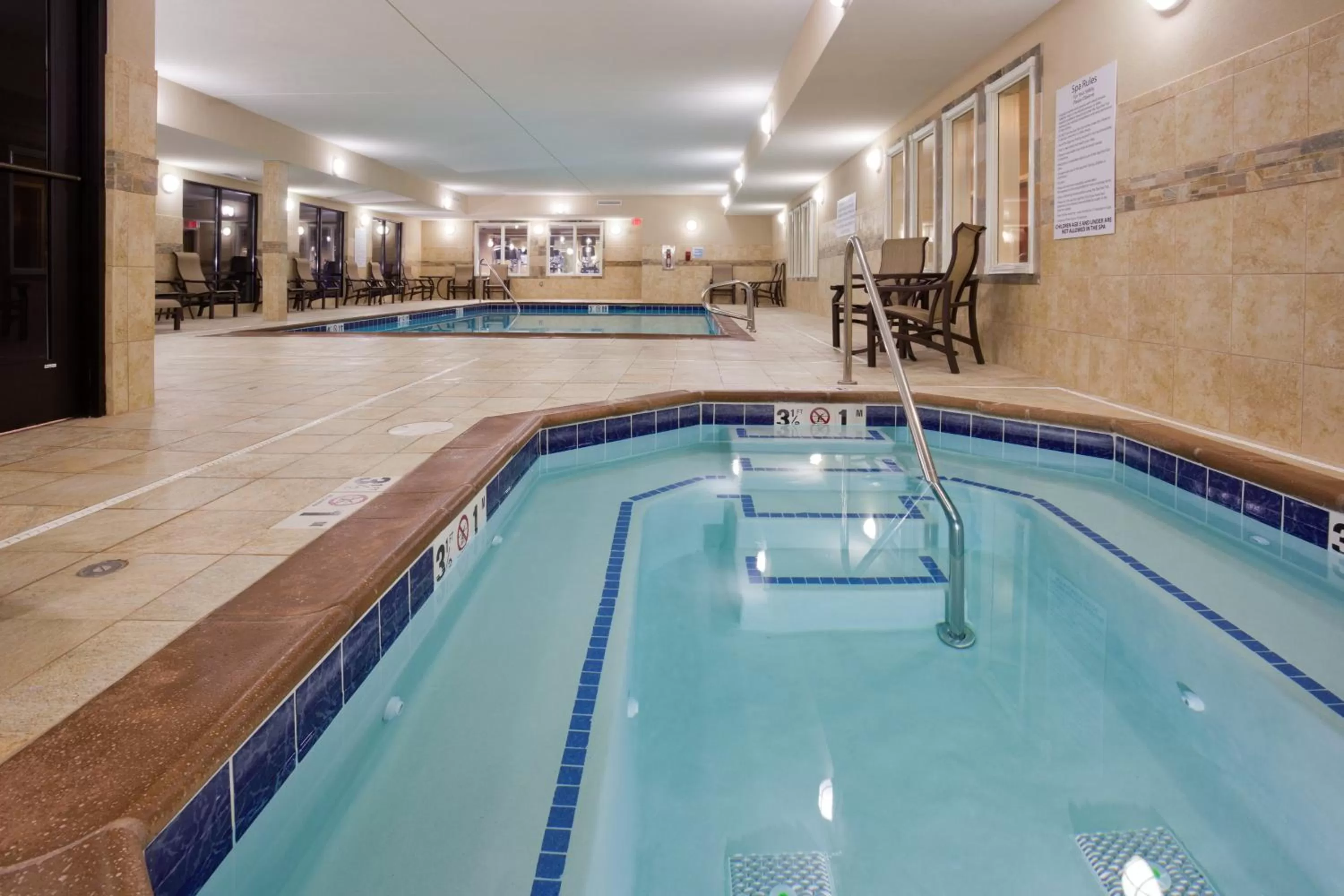 Swimming pool in Holiday Inn Express and Suites Helena by IHG