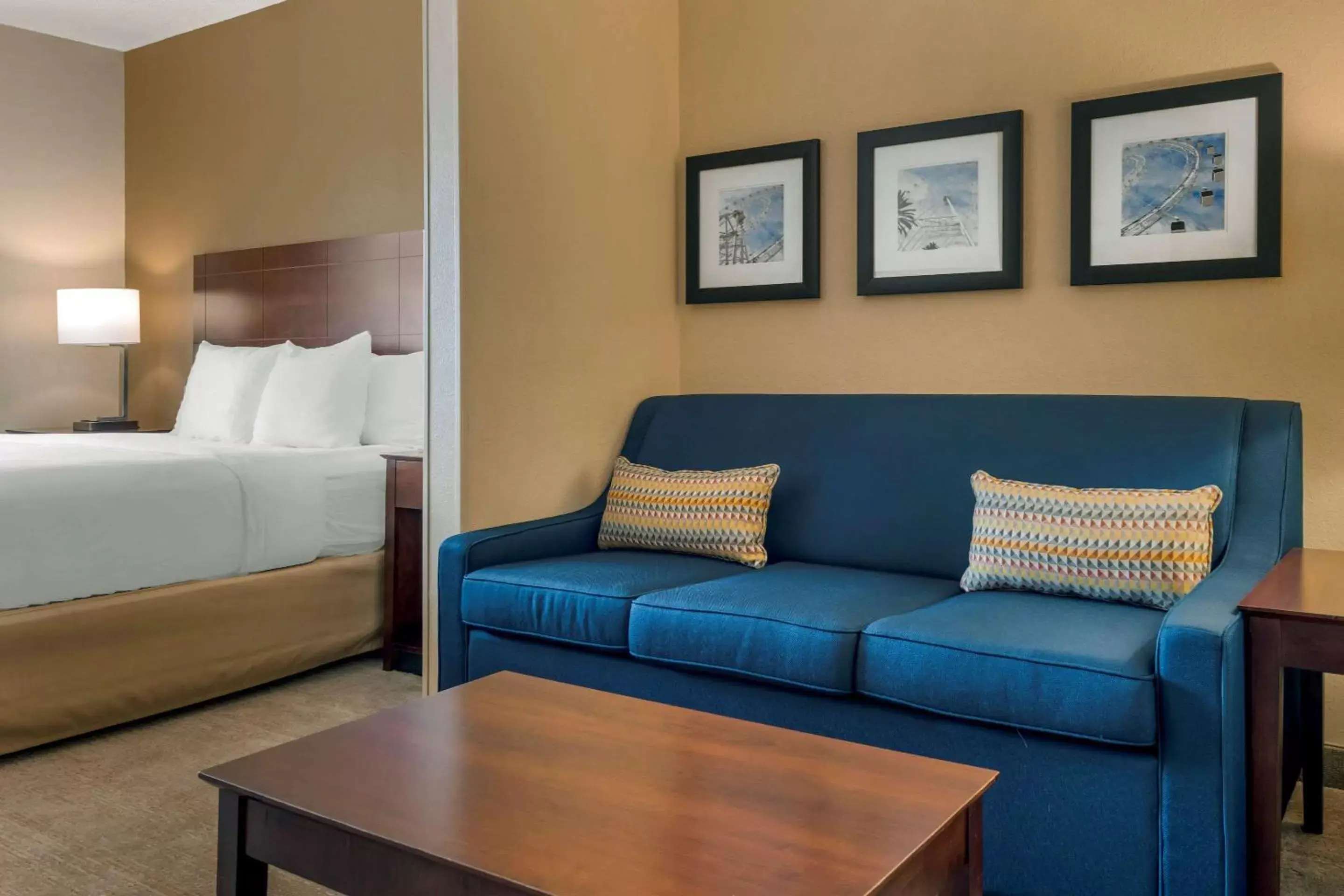 Photo of the whole room in Comfort Suites Near Universal Orlando Resort
