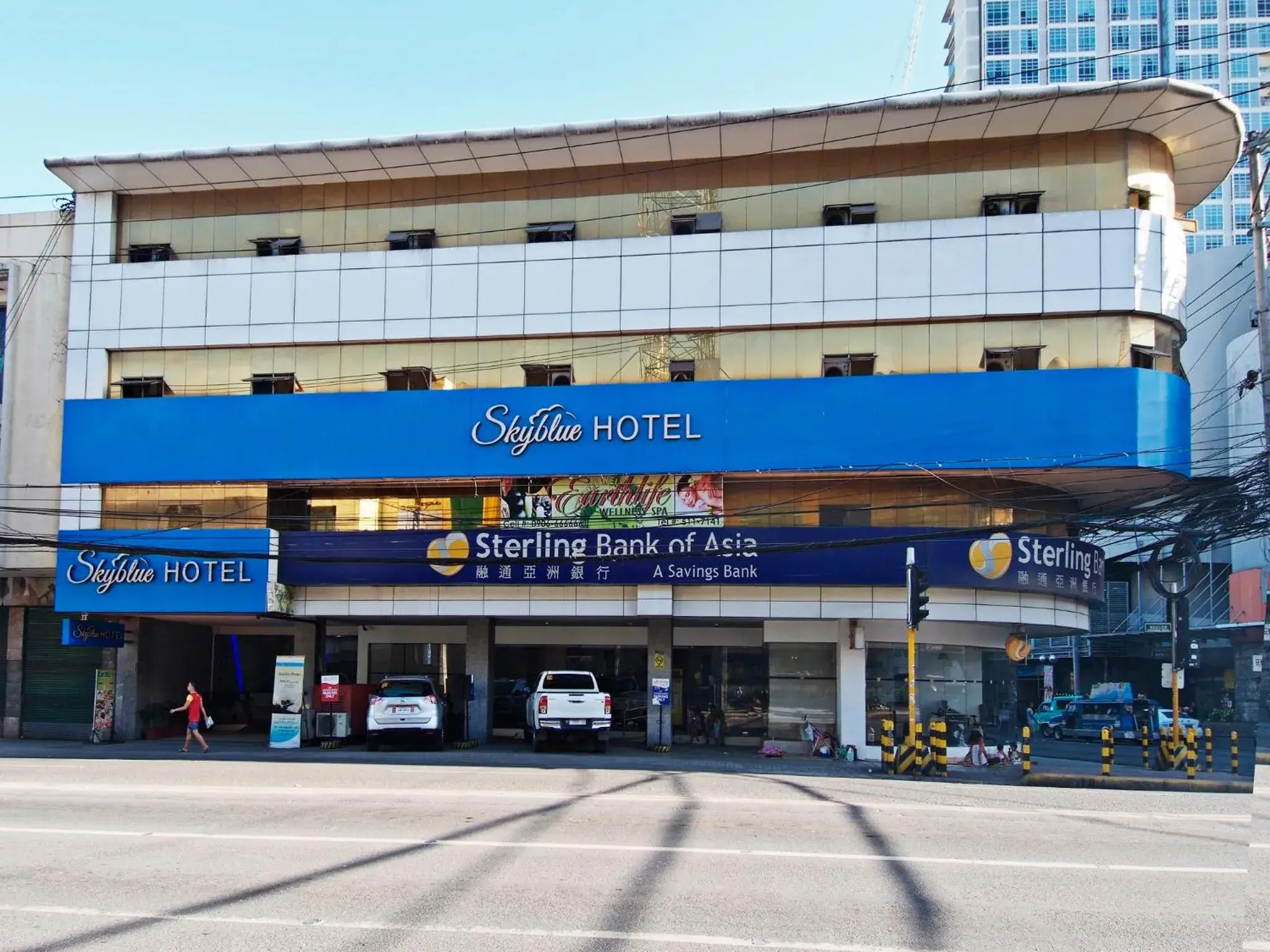 Facade/entrance, Property Building in Skyblue Hotel