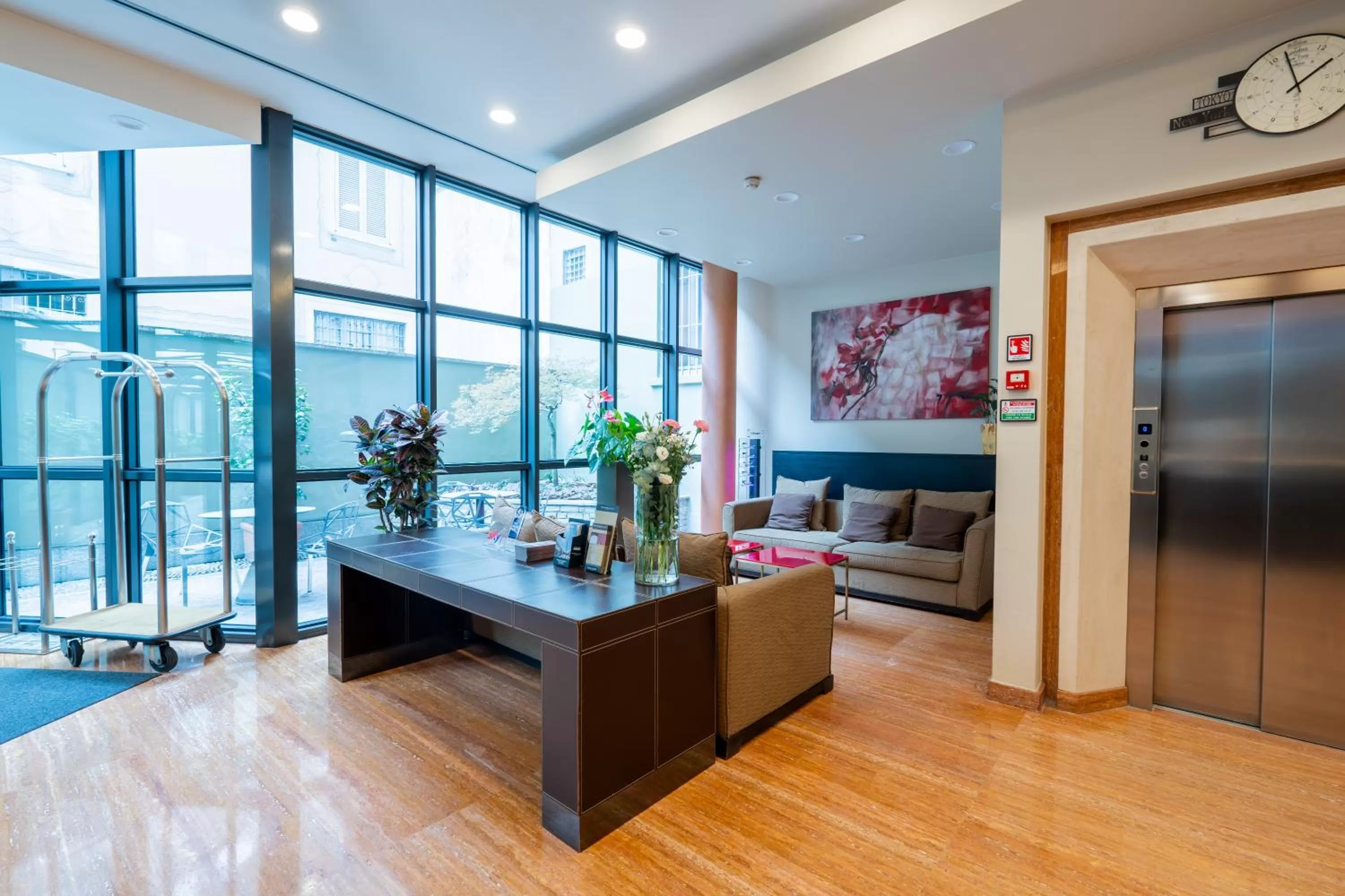 Lobby or reception in Hotel Des Etrangers