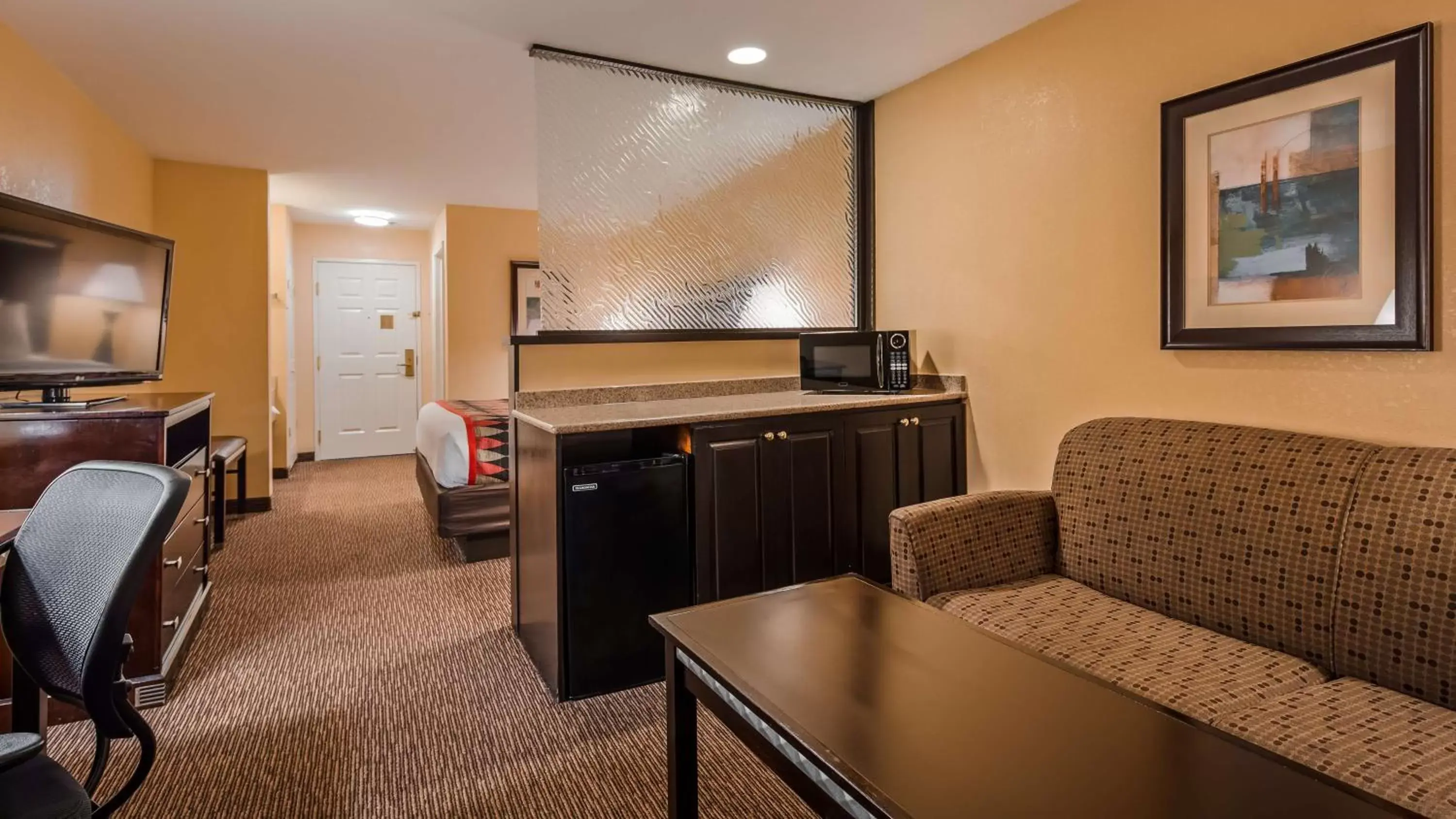 Photo of the whole room, Seating Area in Best Western Plus Bessemer