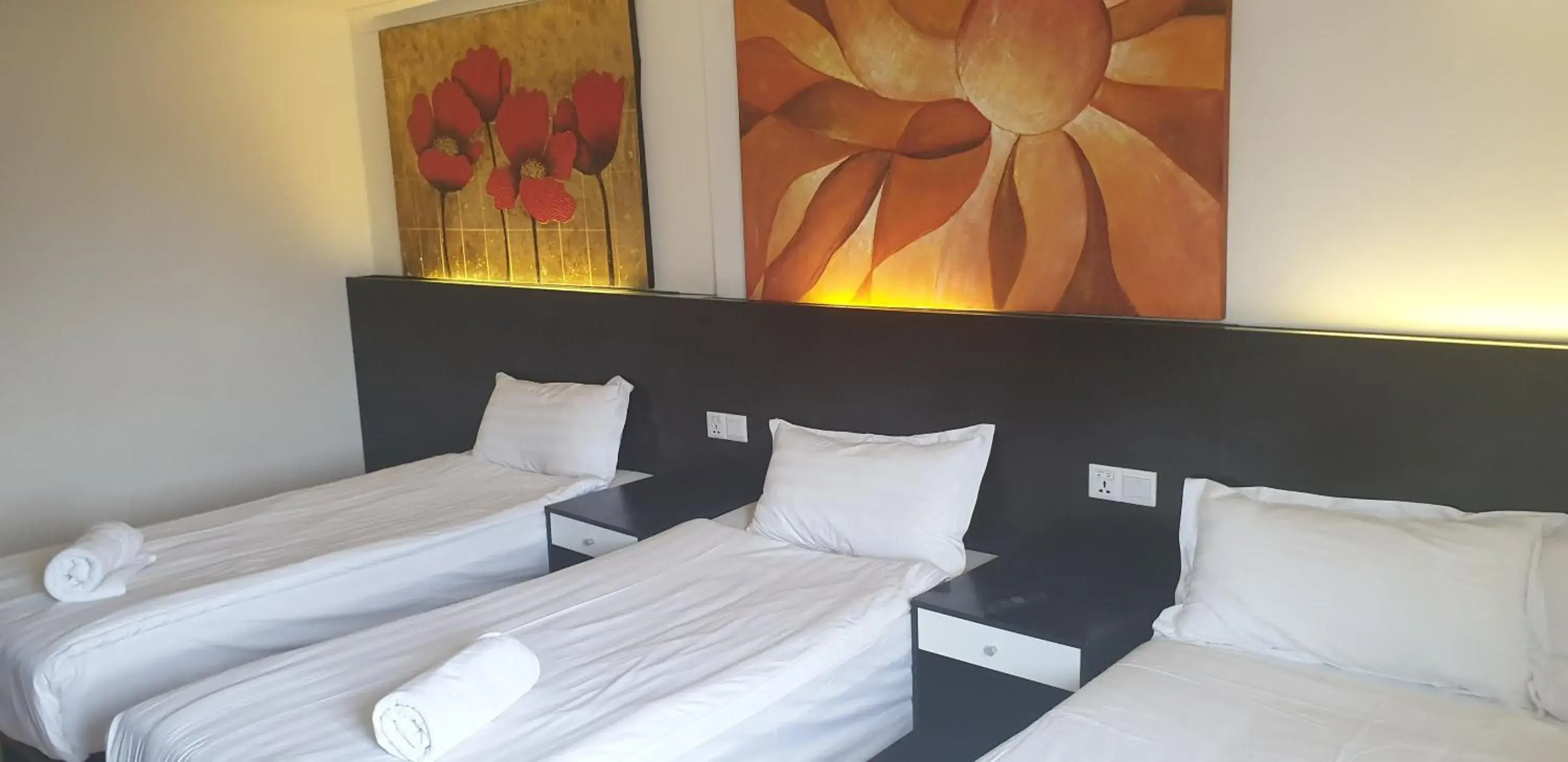 Bed in Heathrow Inn Hotel