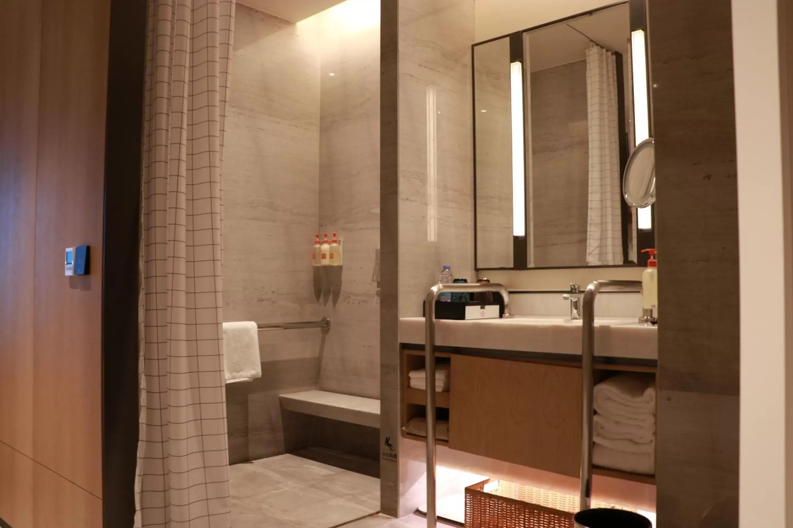 Photo of the whole room, Bathroom in Crowne Plaza Shenzhen Nanshan, an IHG Hotel