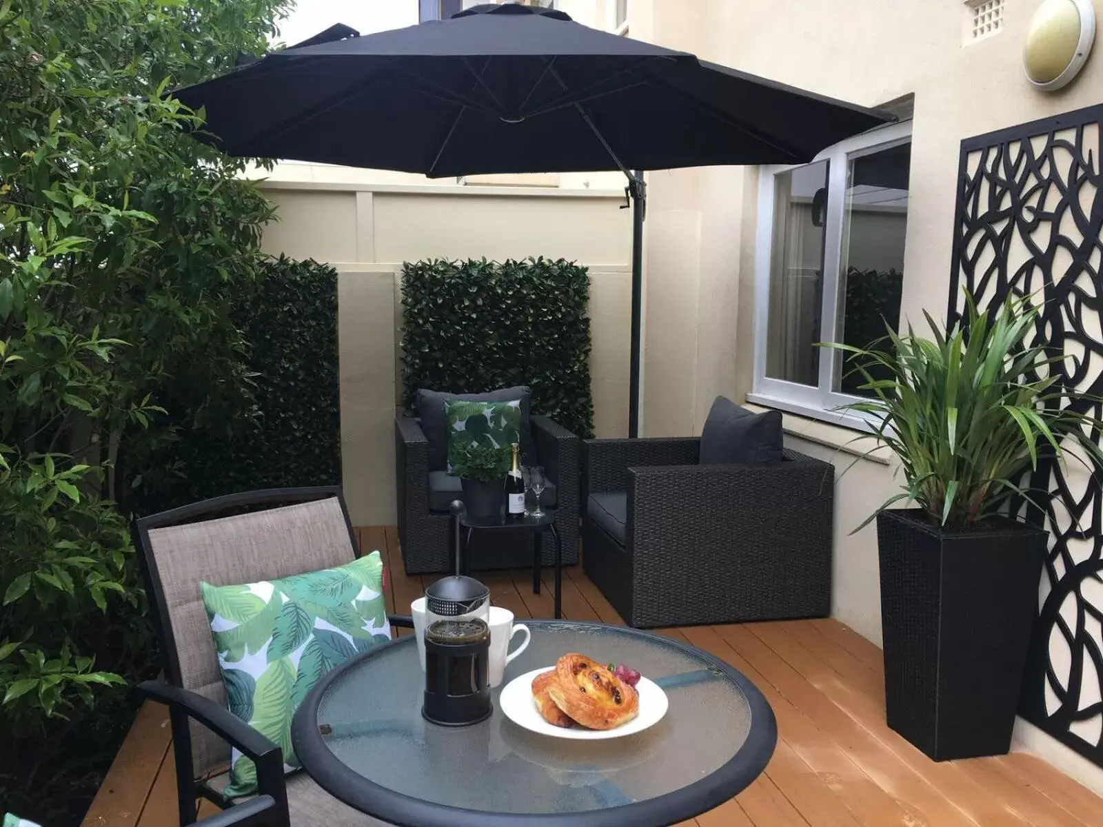 Inner courtyard view in The Peninsula Riverside Serviced Apartments