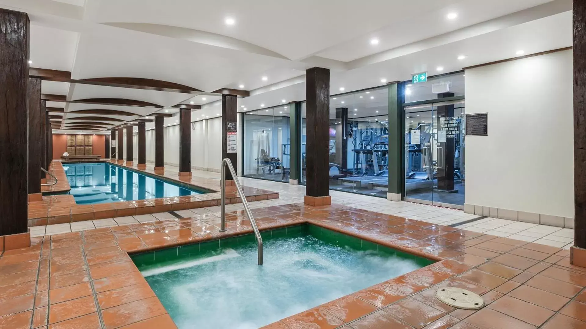 Hot Tub, Swimming Pool in Oaks Sydney Goldsbrough Suites