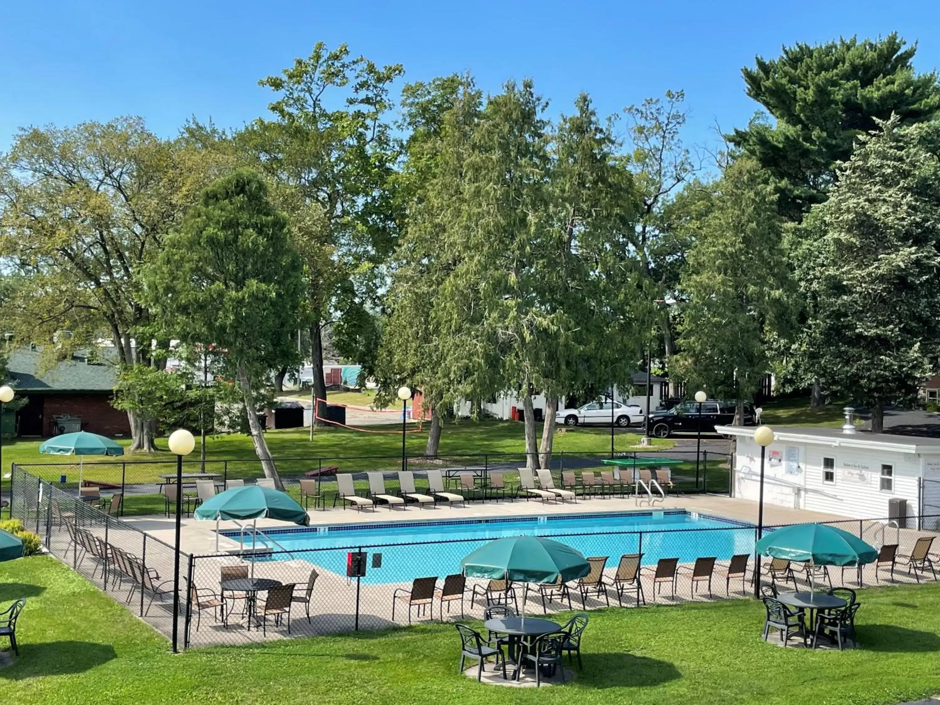 Pool view, Swimming Pool in Amber's Inn and Suites