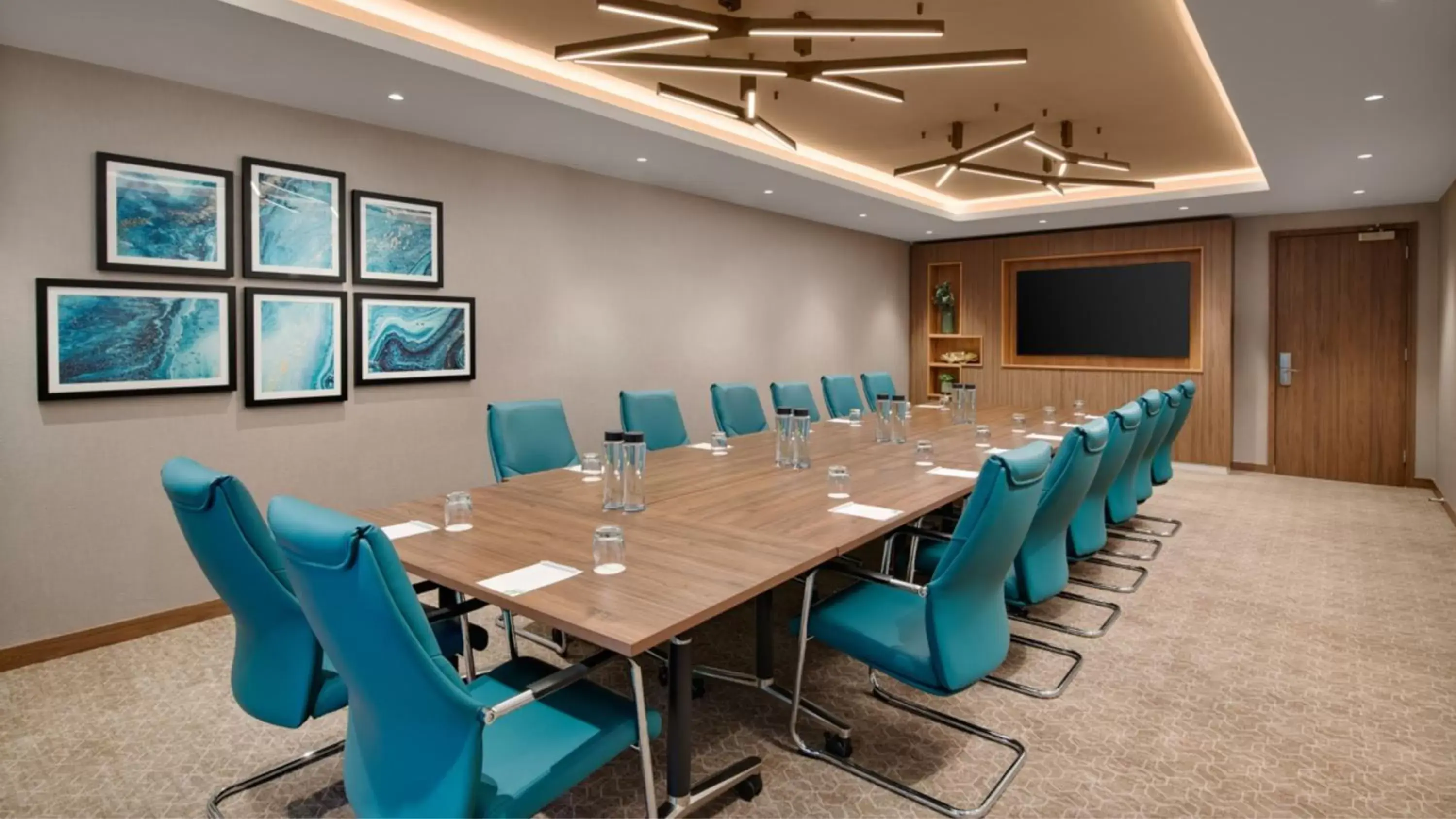 Meeting/conference room in Holiday Inn London Gatwick - Worth, an IHG Hotel