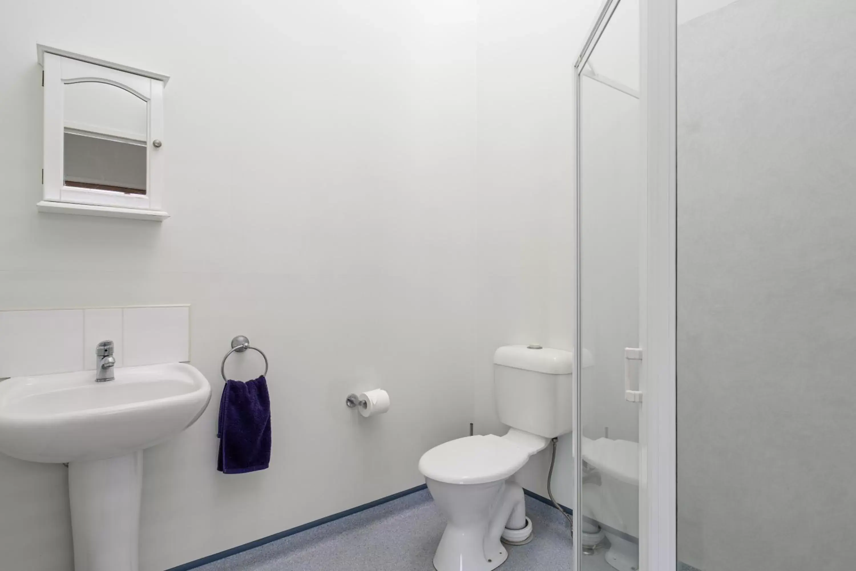 Bathroom in Tin Can Bay's Sleepy Lagoon Motel